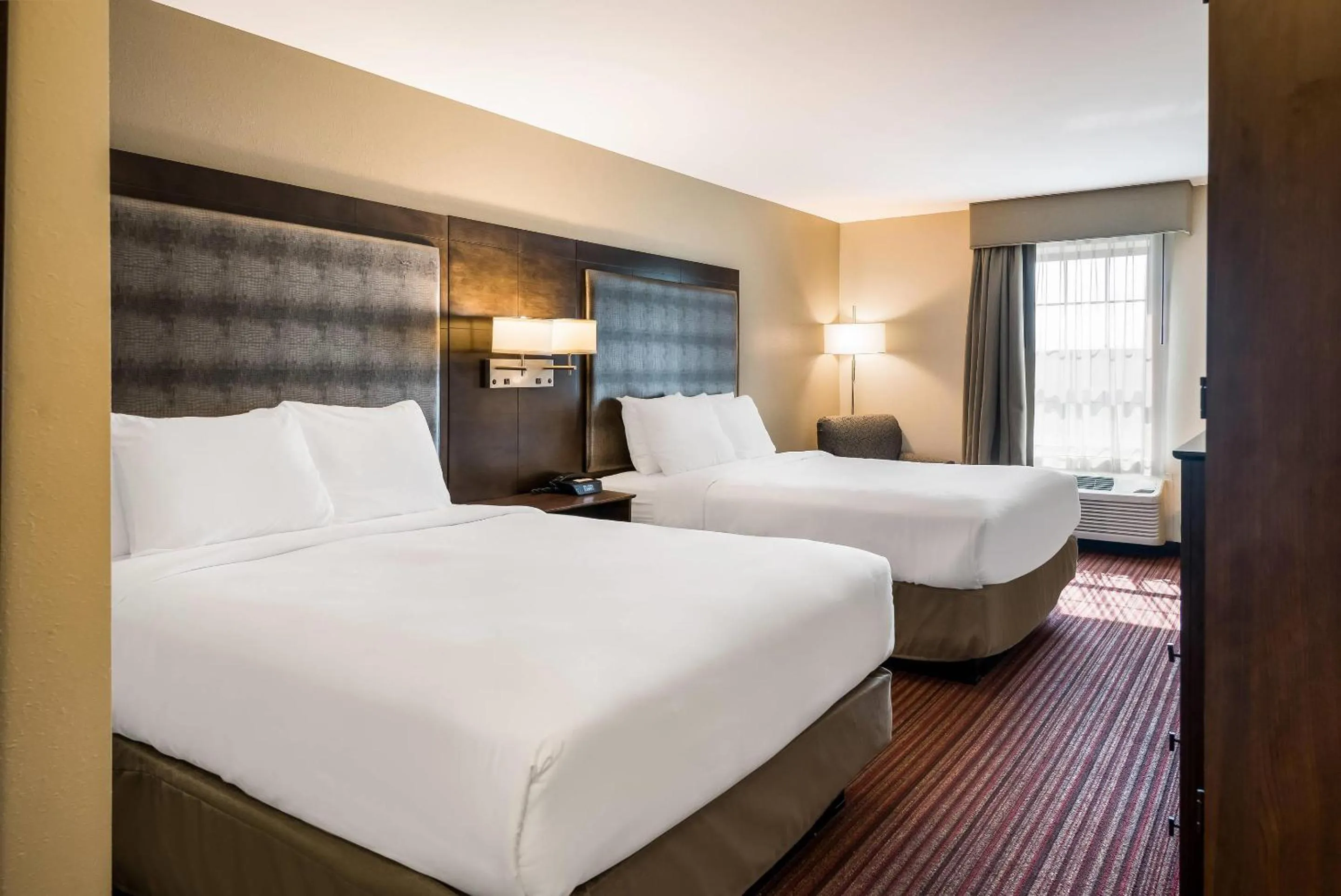 Bedroom in Country Inn & Suites by Radisson, Grandville-Grand Rapids West, MI