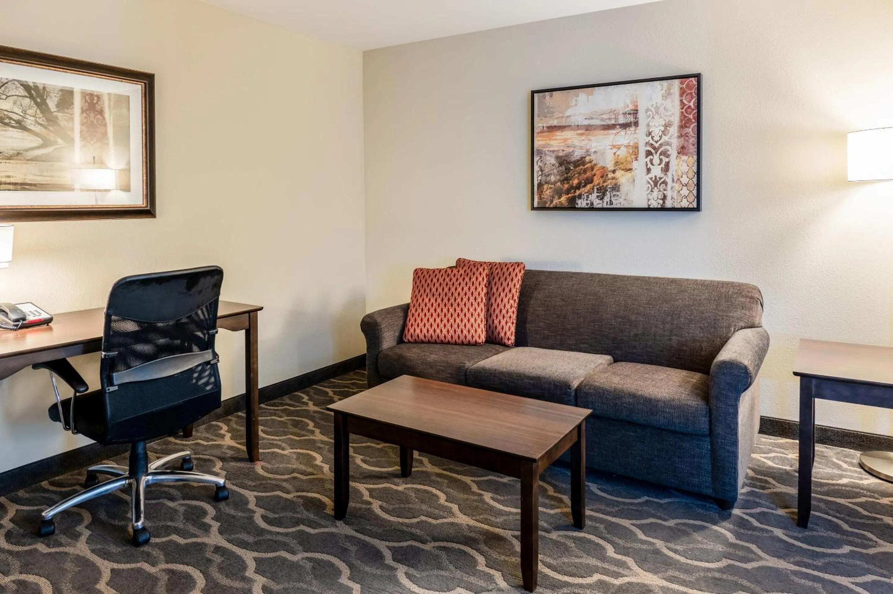 Bedroom in Country Inn & Suites by Radisson, Grandville-Grand Rapids West, MI