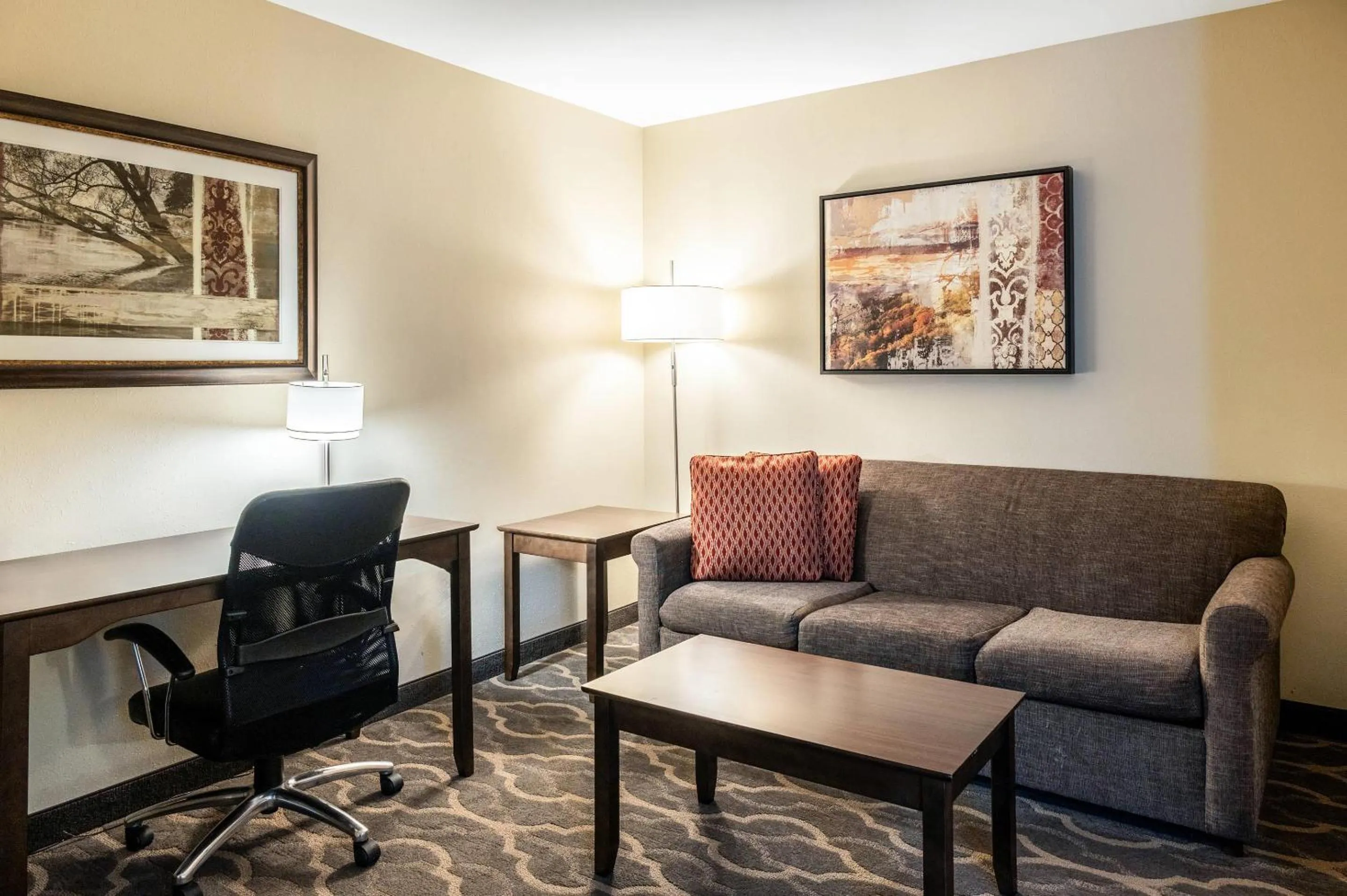 Bedroom in Country Inn & Suites by Radisson, Grandville-Grand Rapids West, MI