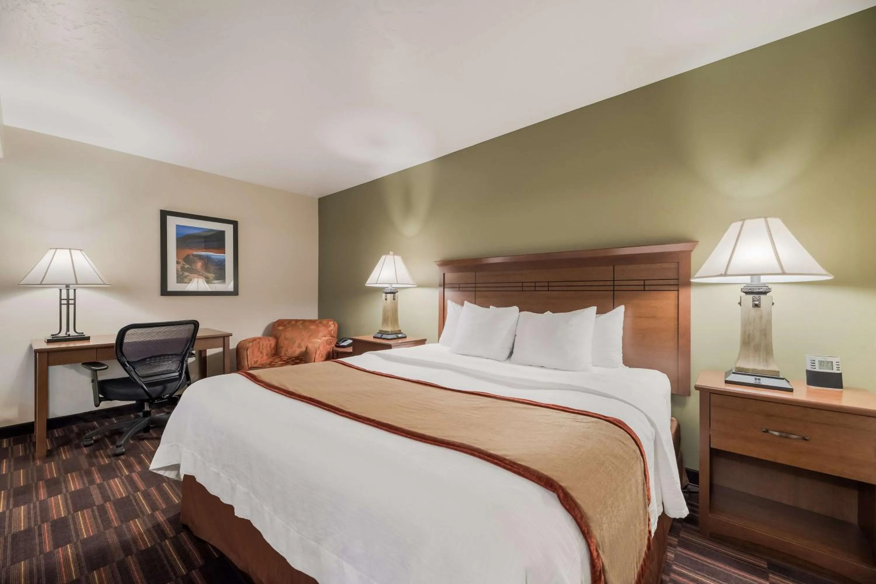 Bedroom in Best Western Town and Country Inn