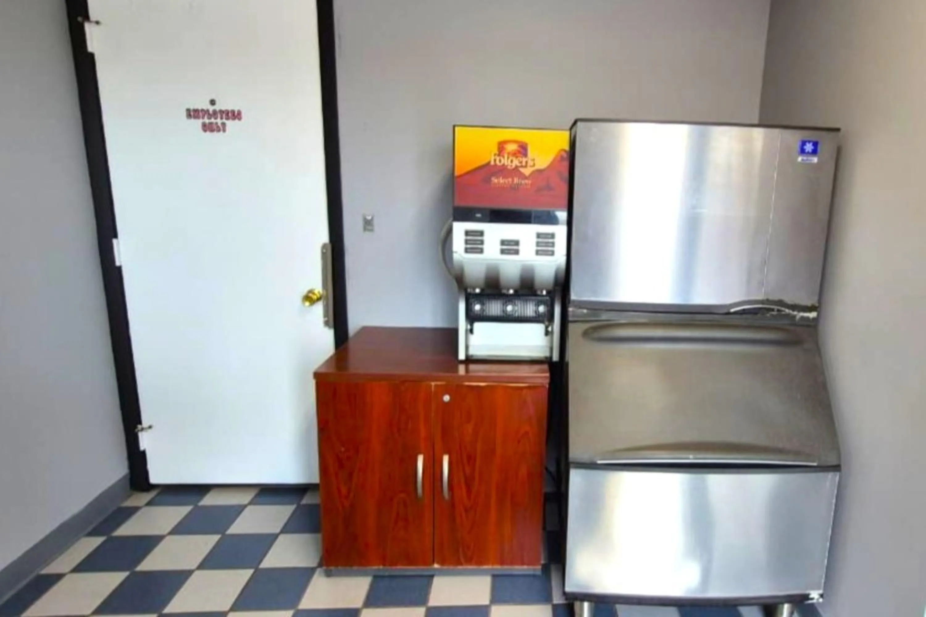 Area and facilities in Capital O Swan Inn Comstock Park