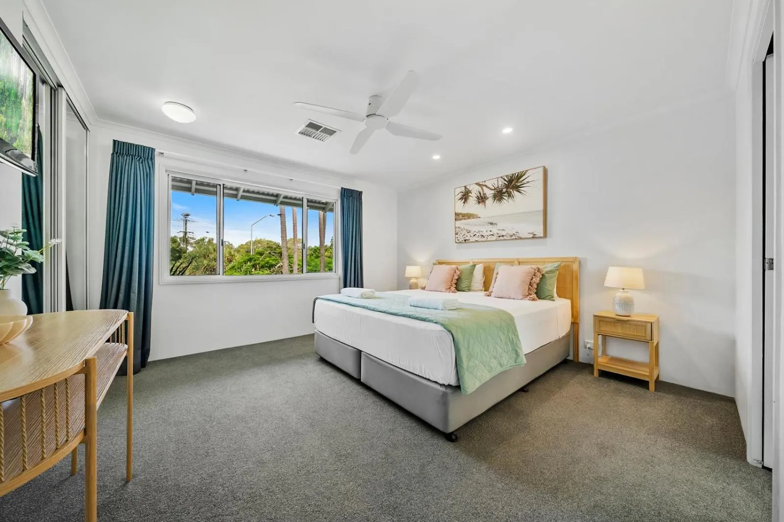 Bedroom, Bed in Coco Bay Resort