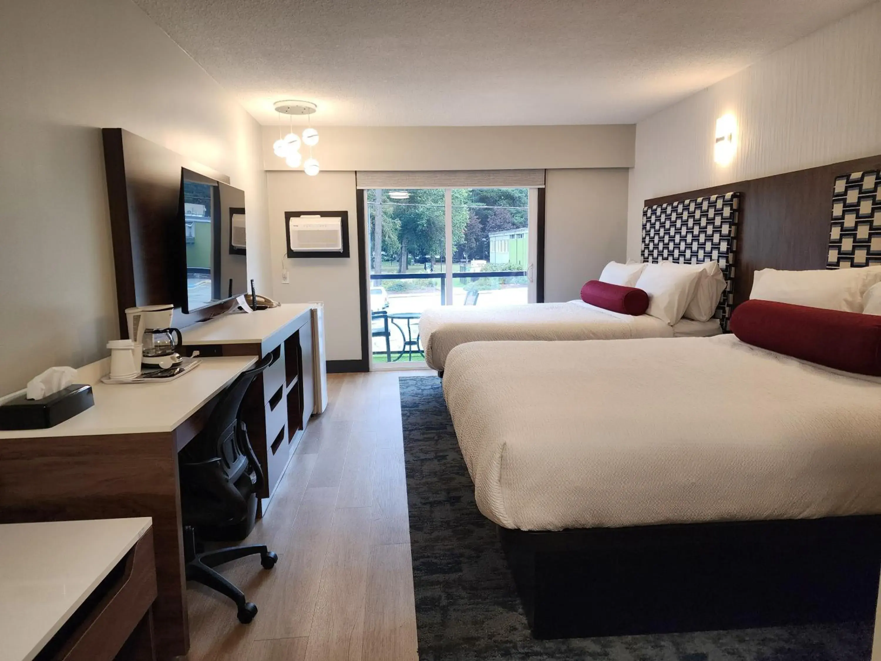 Double Room with Two Double Beds in Windsor Motel Double Room with Two Double Beds in Windsor Motel