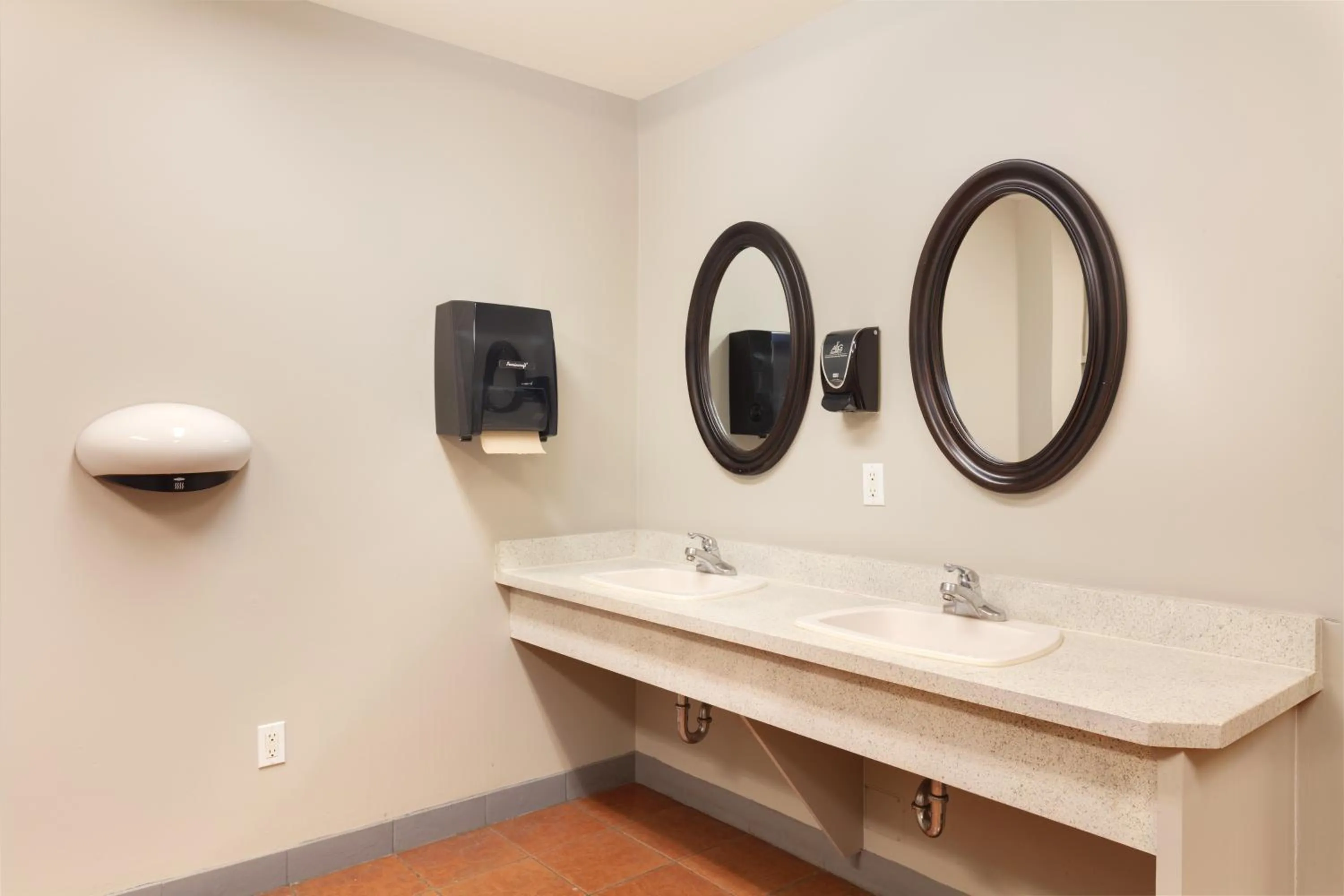 Bathroom in HI Kelowna Hostel