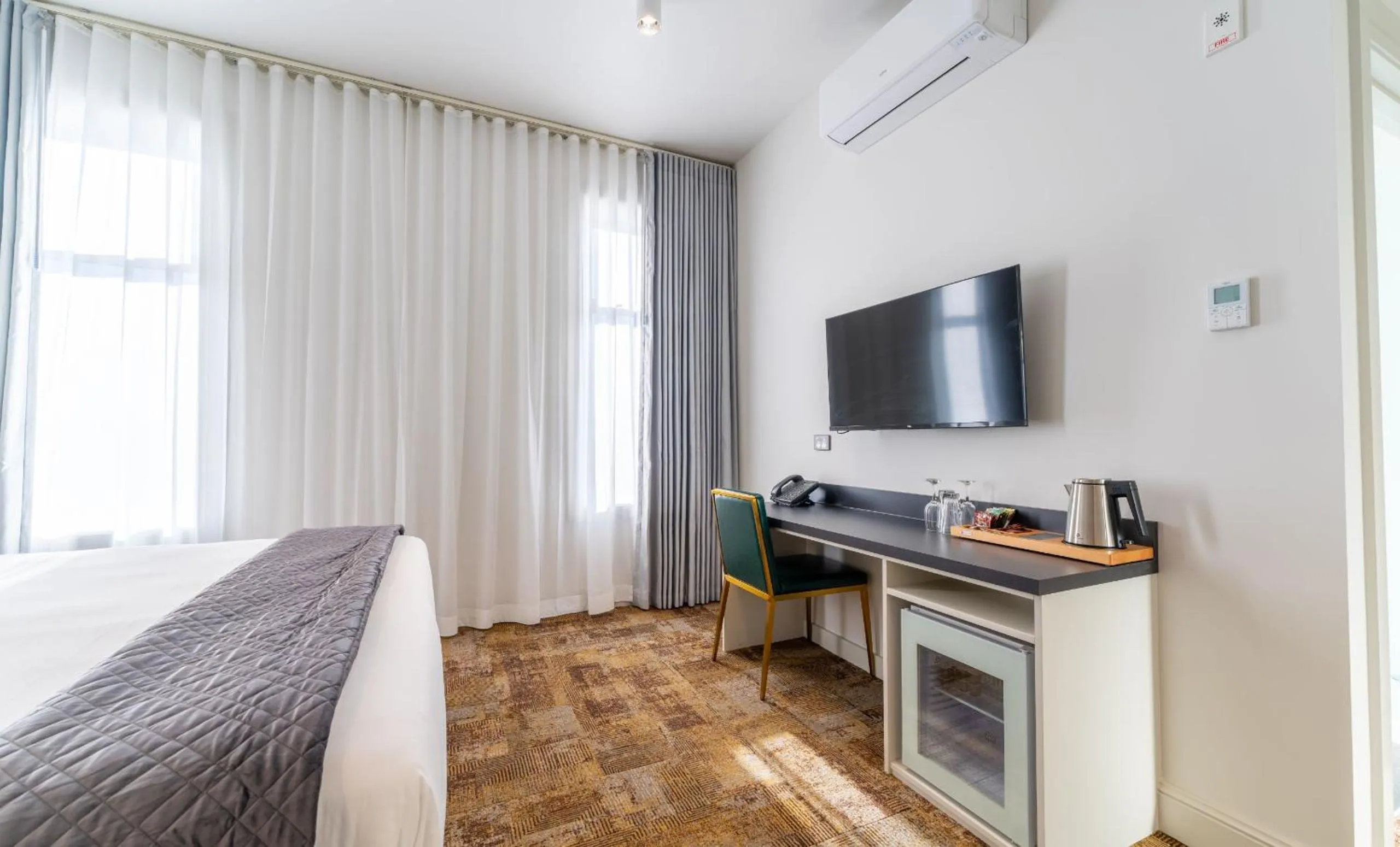 TV and multimedia, Bed in The Grosvenor Hotel