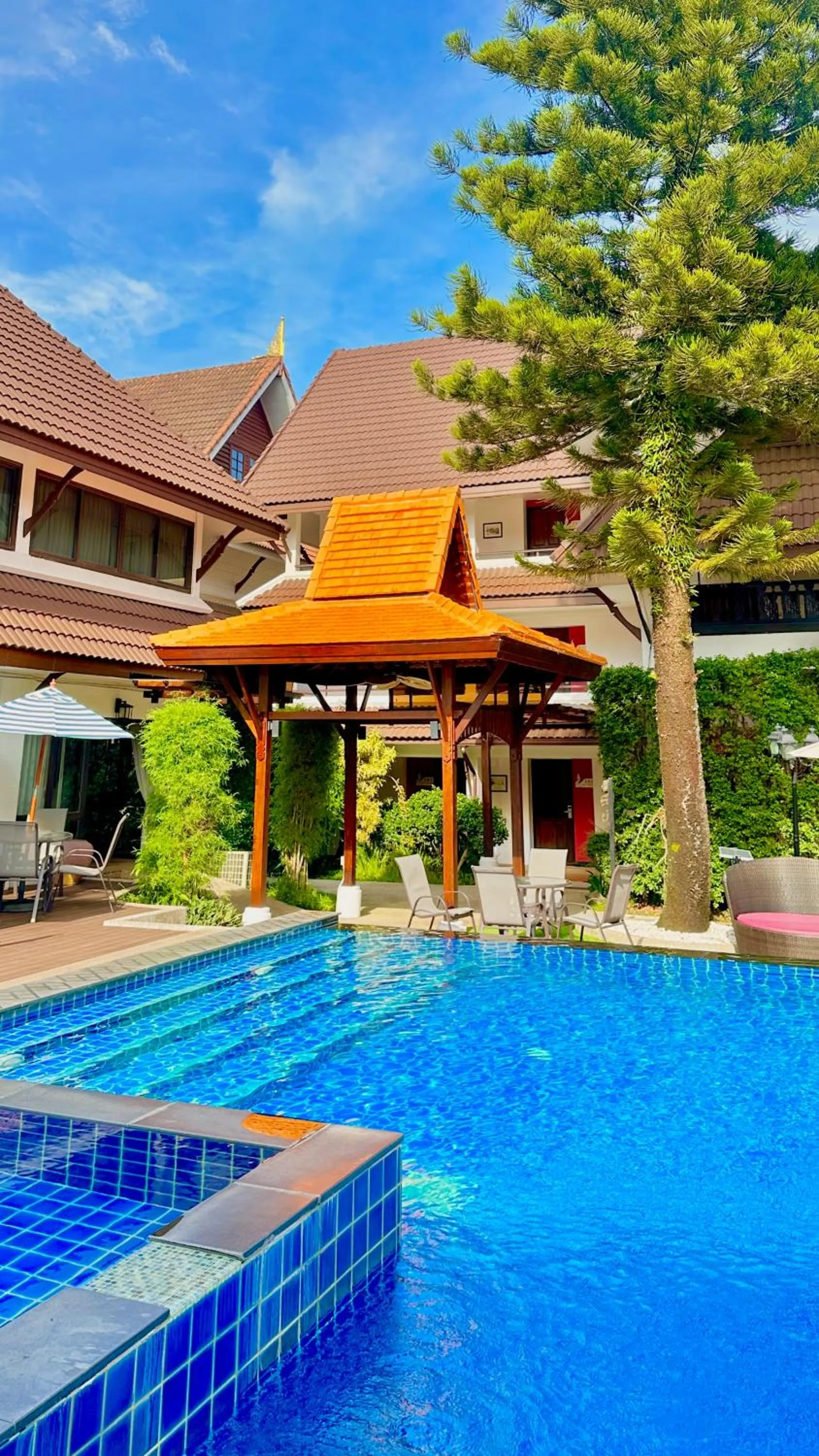 Swimming pool in Nak Nakara Hotel