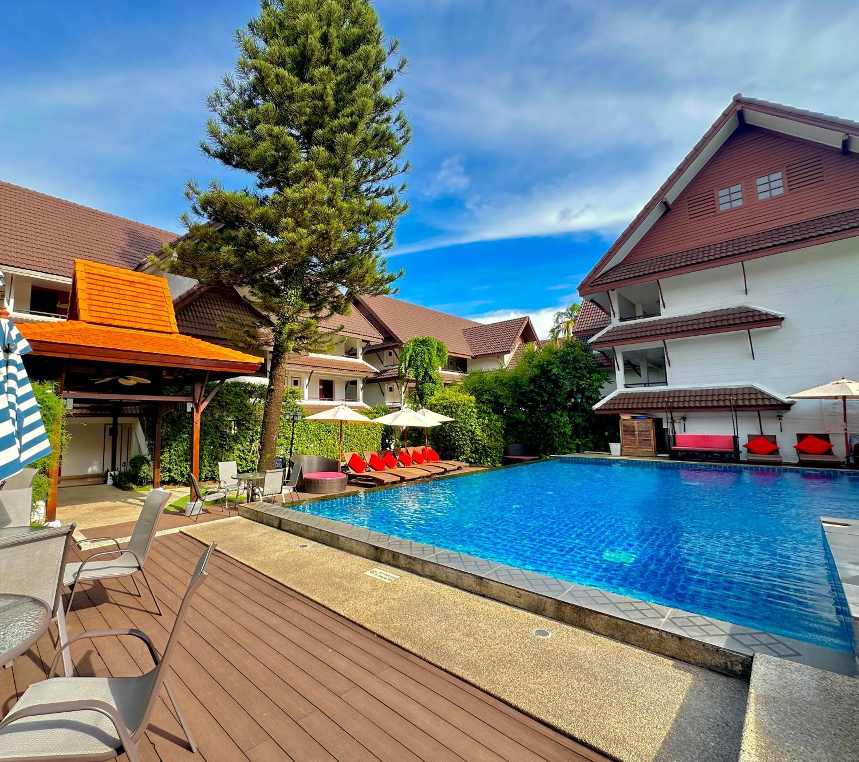 Swimming pool in Nak Nakara Hotel