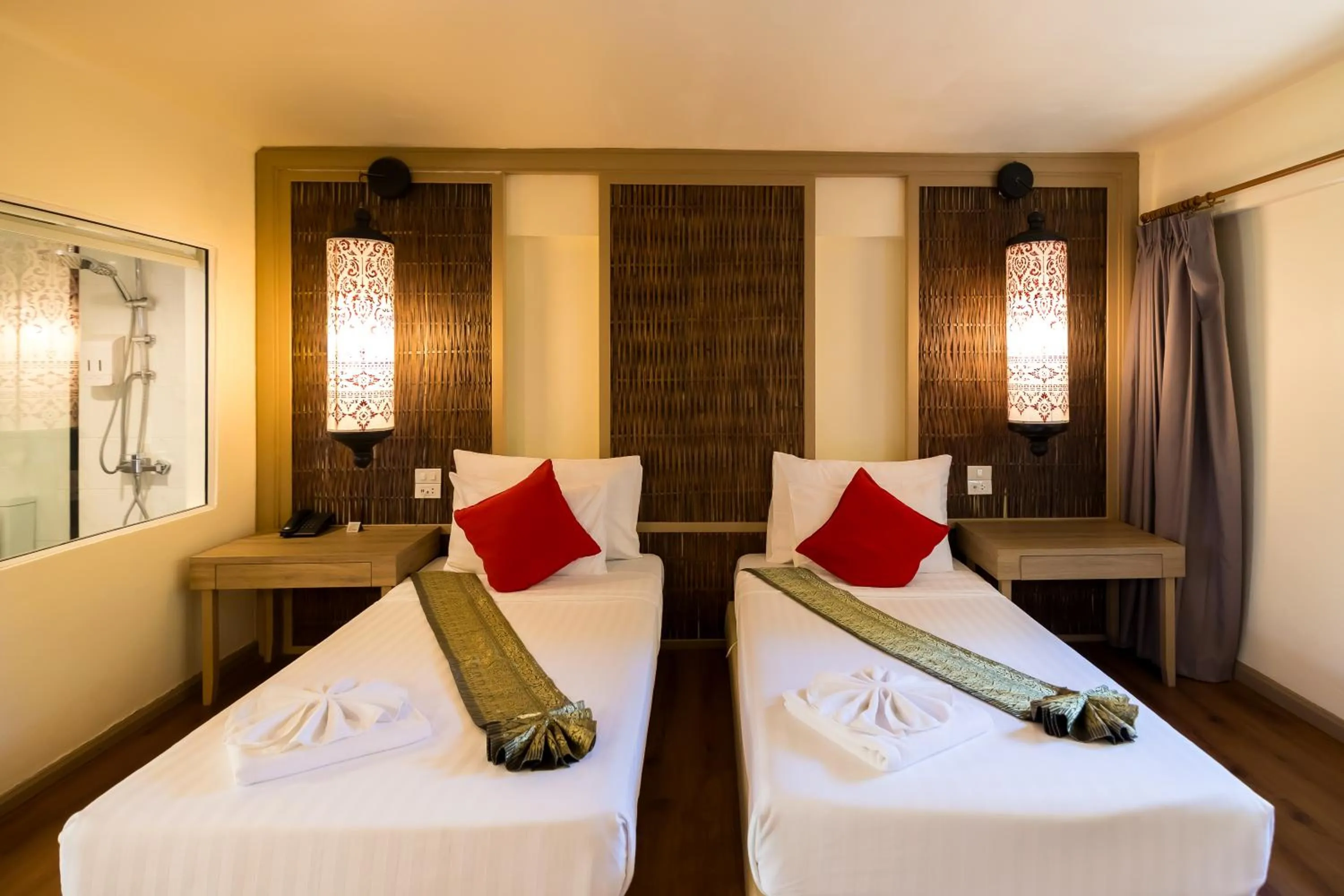 Property building, Bed in Nak Nakara Hotel