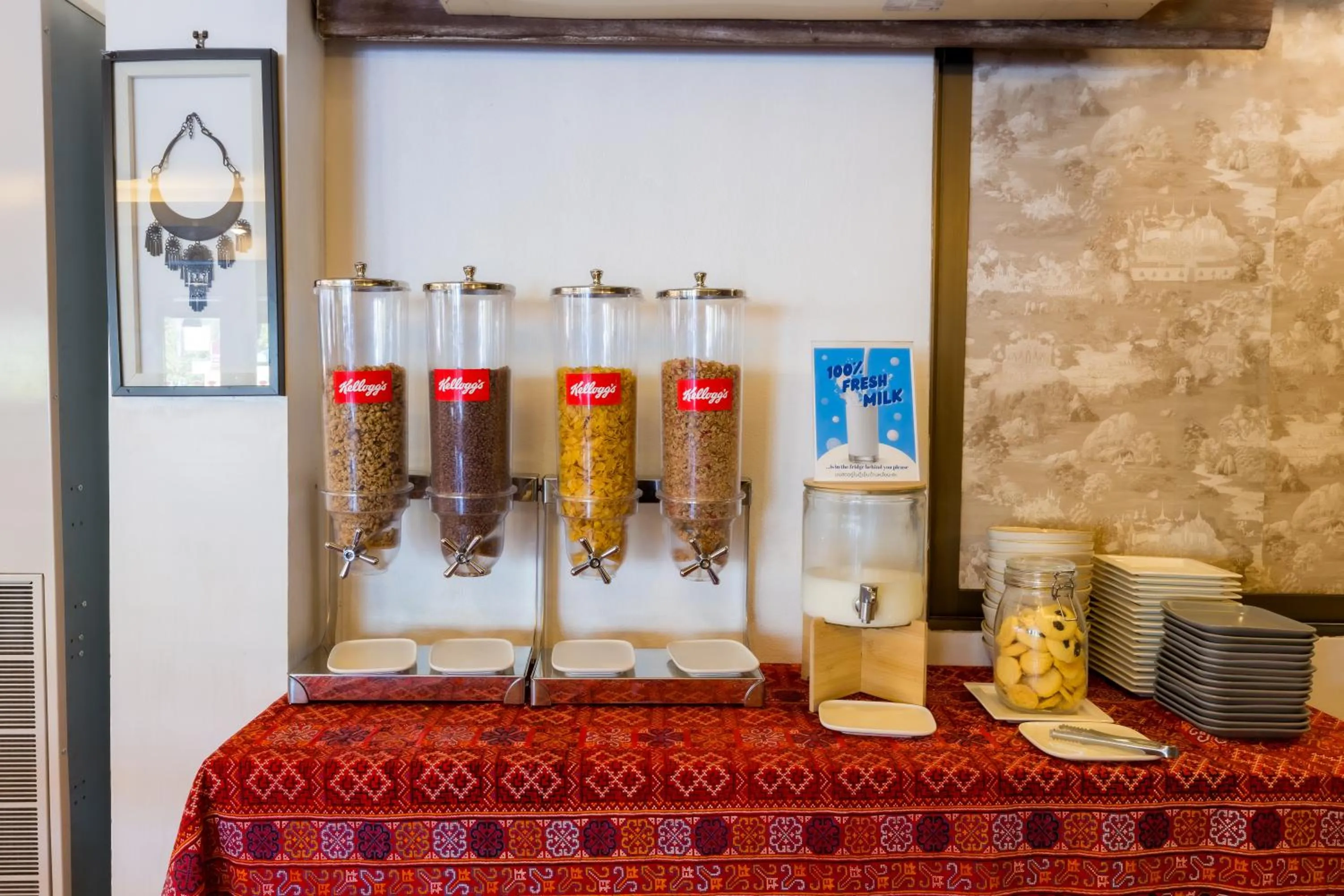 Restaurant/places to eat in Nak Nakara Hotel