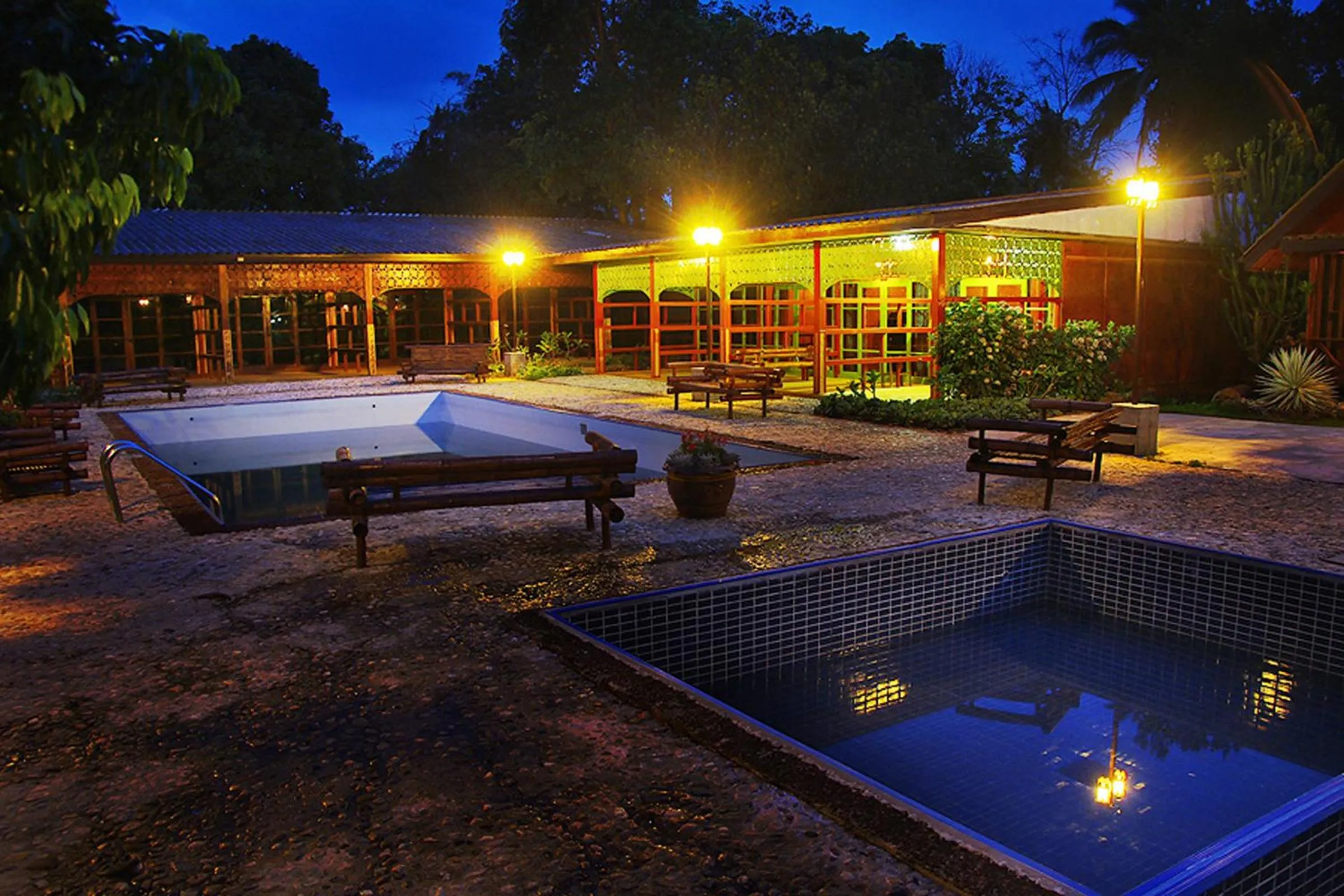 Swimming pool in Areeya Phuree Resort Thaton