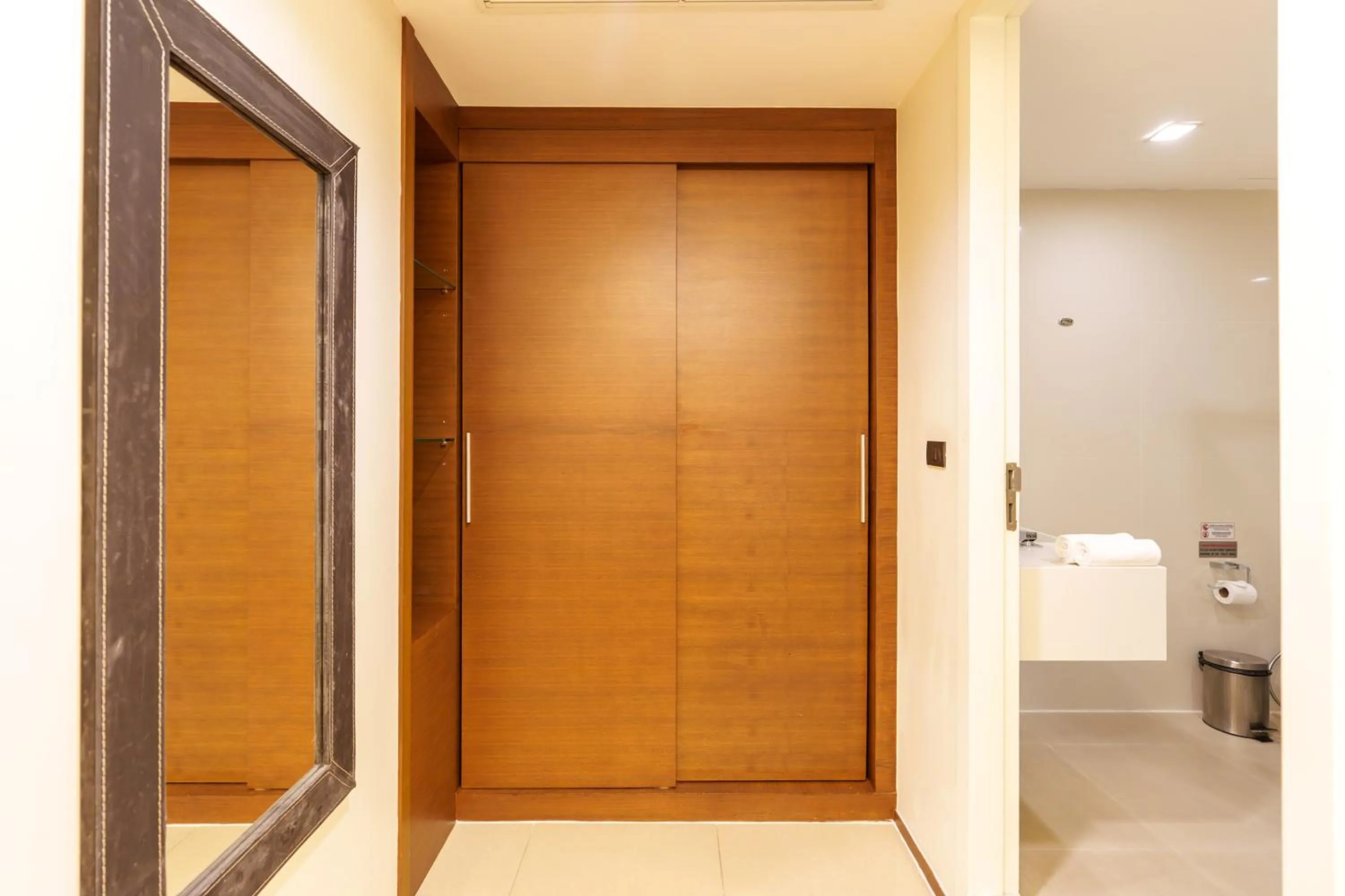 wardrobe in Marvin Suites Hotel