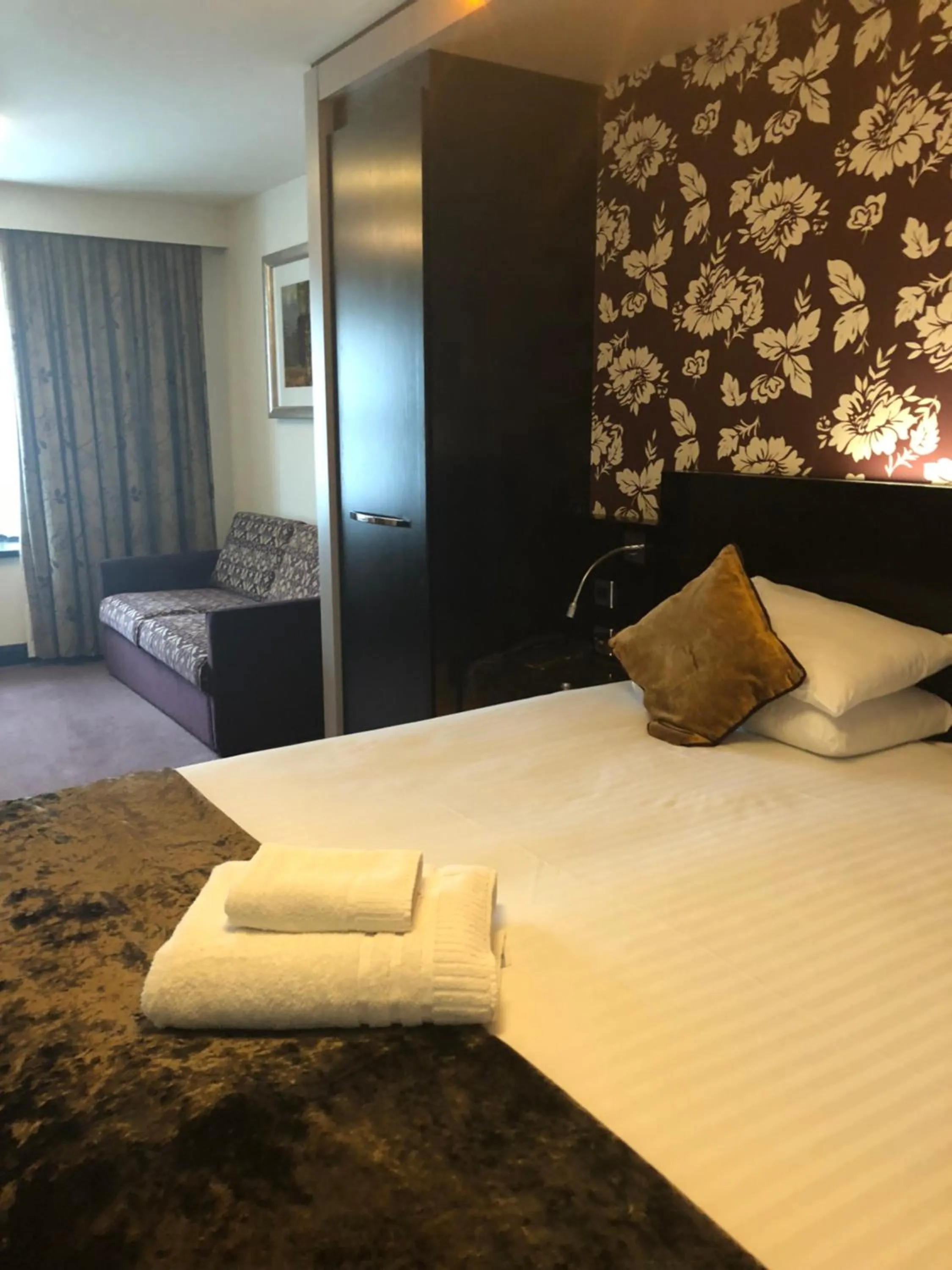 Bedroom, Bed in The BlueBell Hotel