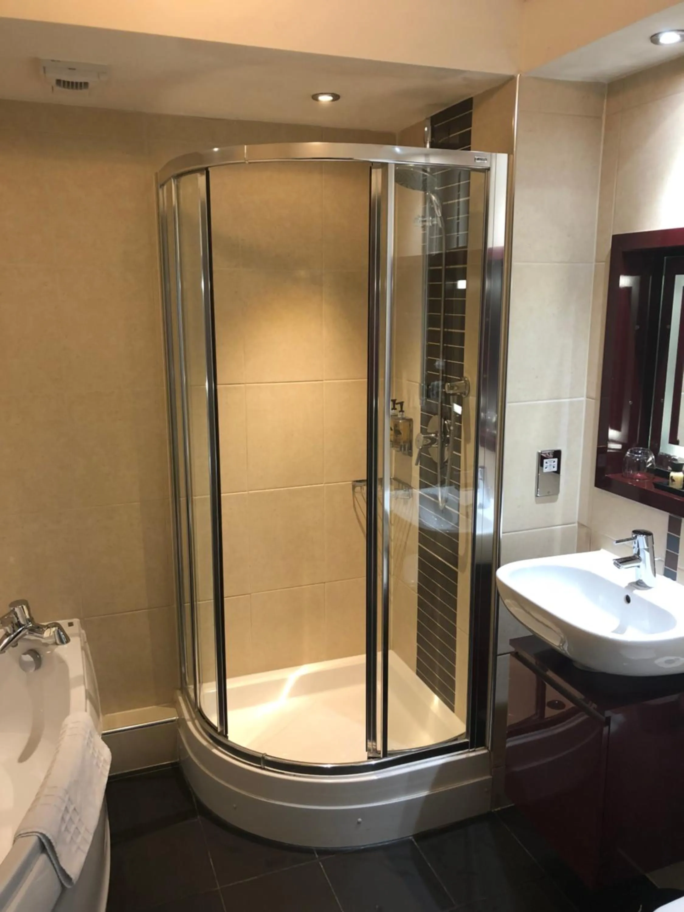 Shower in The BlueBell Hotel