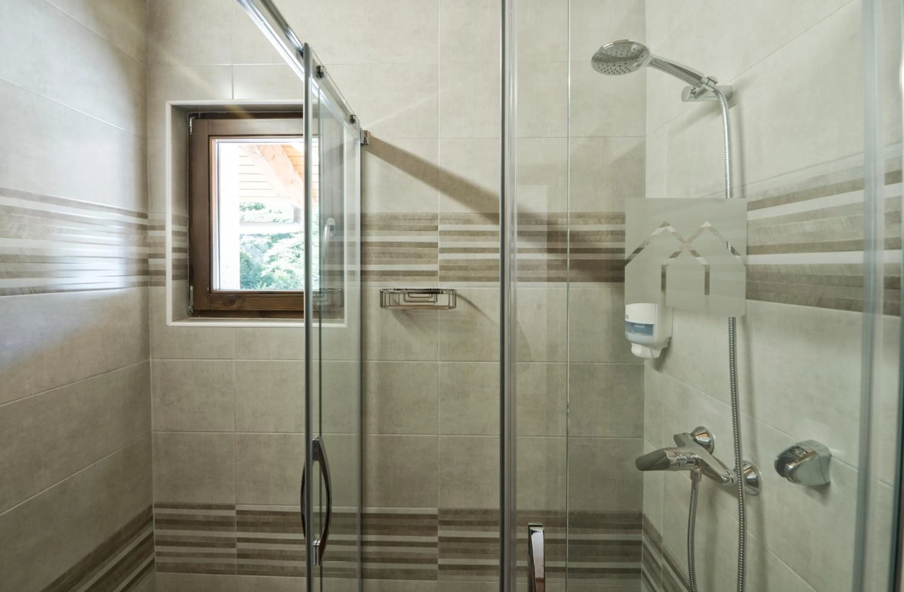 Shower in Hotel Rural Las Montañas de Pumar