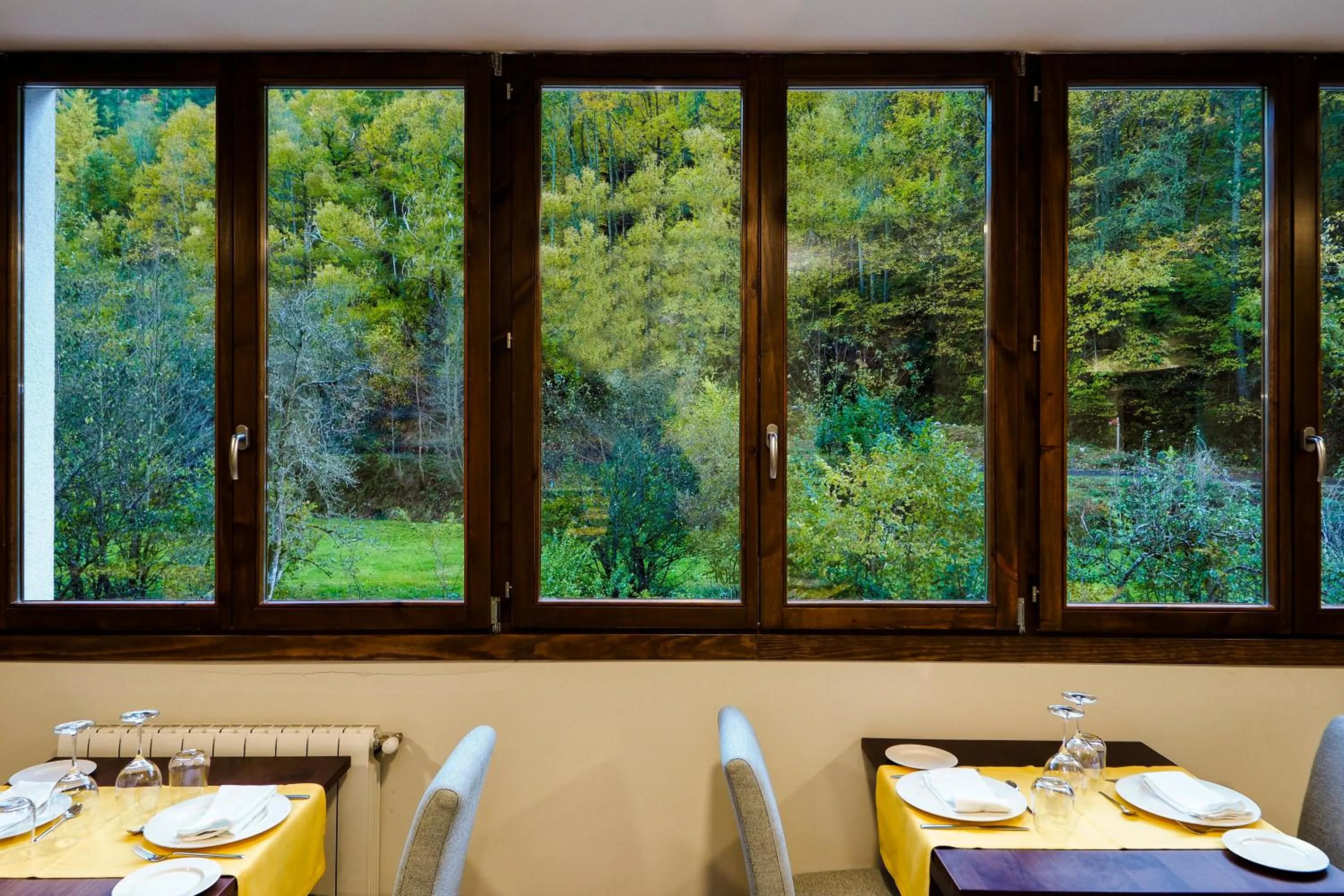 Restaurant/places to eat in Hotel Rural Las Montañas de Pumar