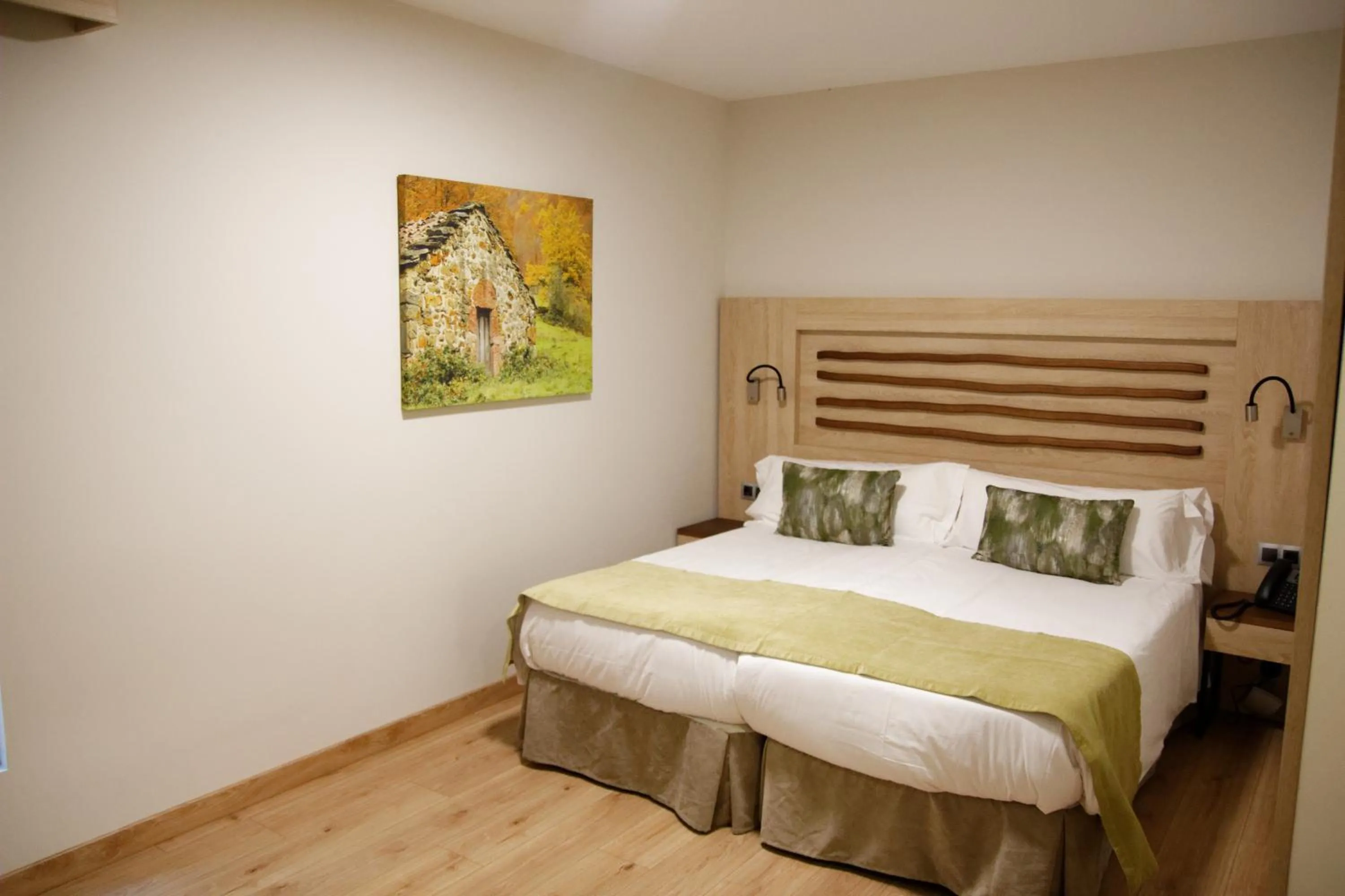 Property building, Bed in Hotel Rural Las Montañas de Pumar