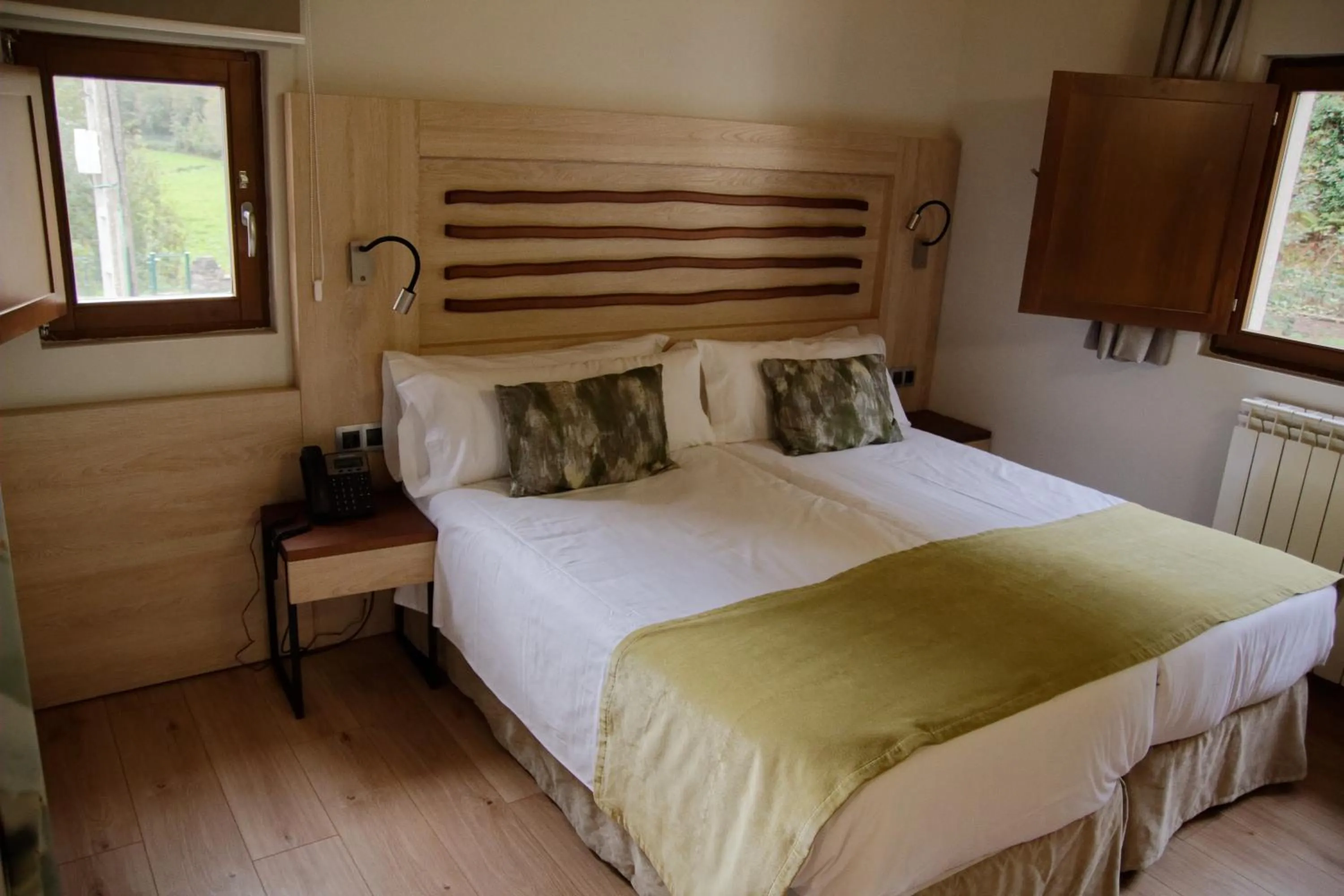 Property building, Bed in Hotel Rural Las Montañas de Pumar