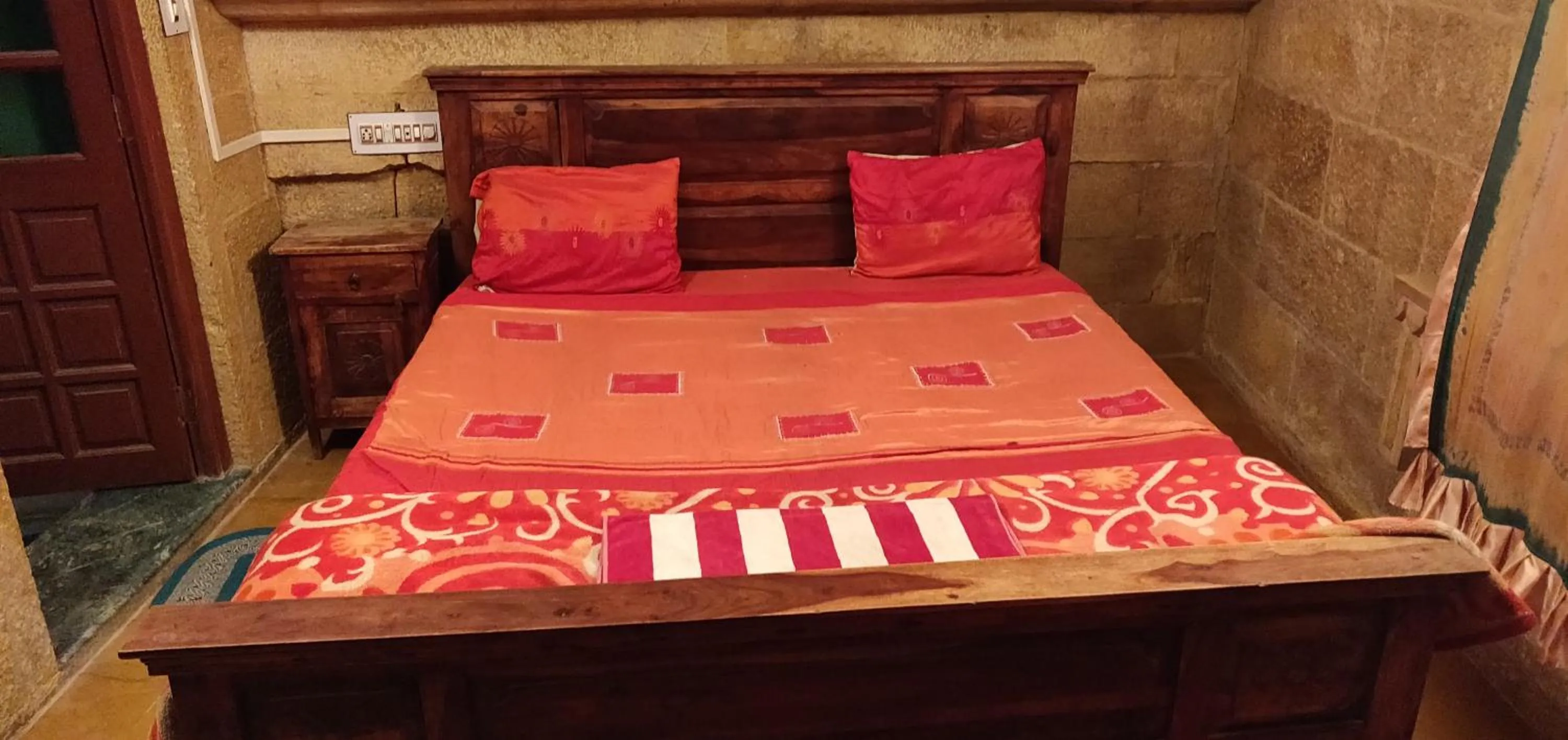 Bed in Hotel Deep Mahal