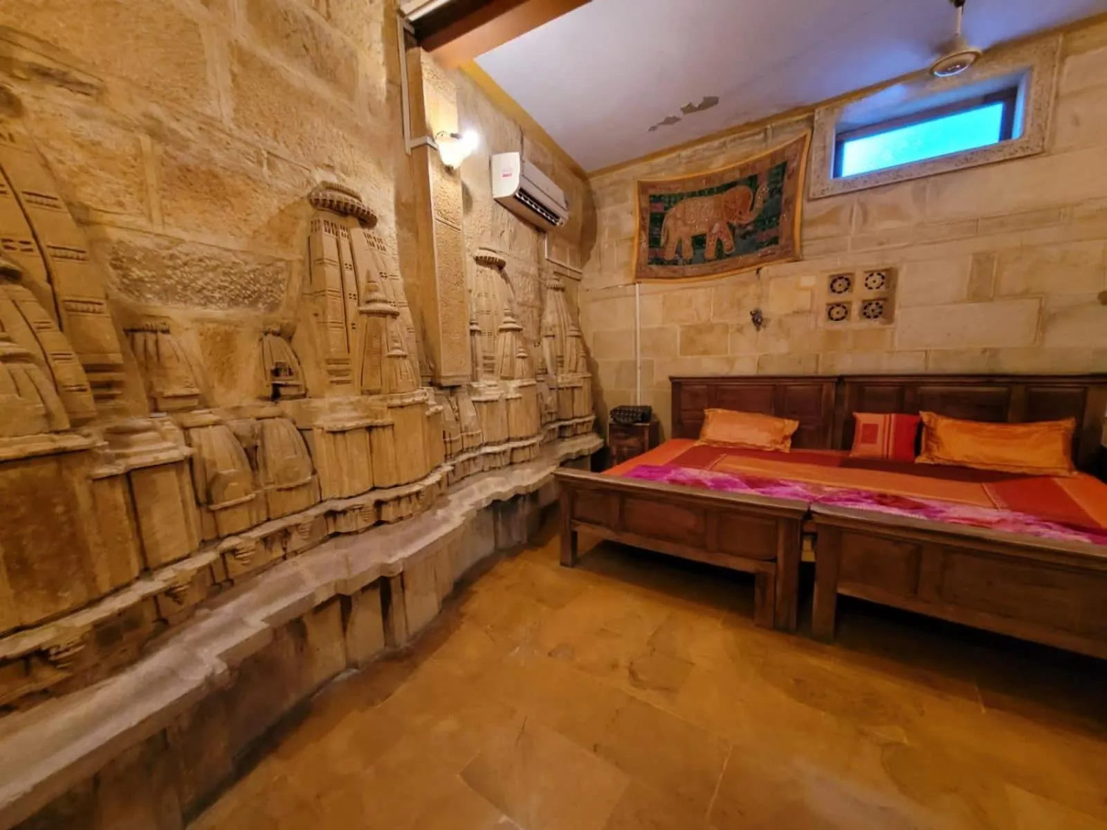 Bed in Hotel Deep Mahal