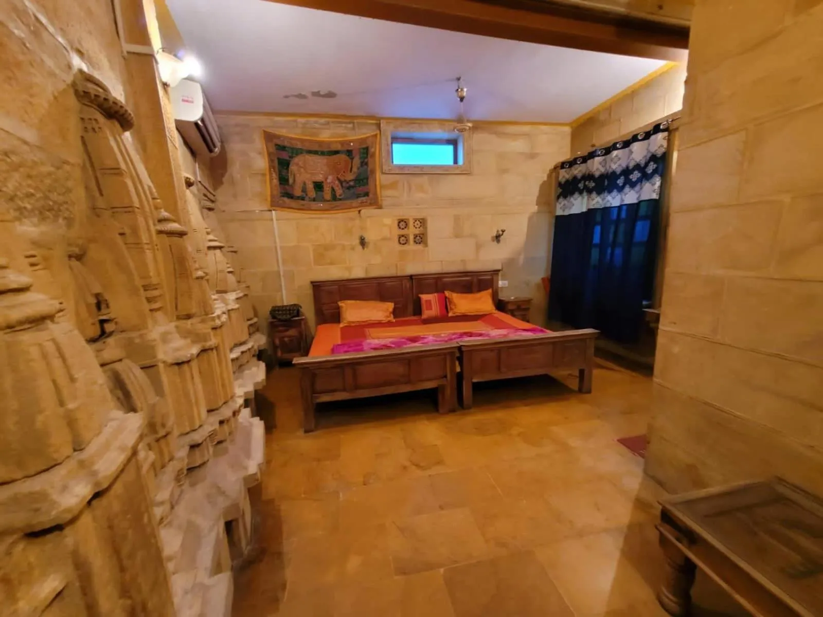 Bed in Hotel Deep Mahal