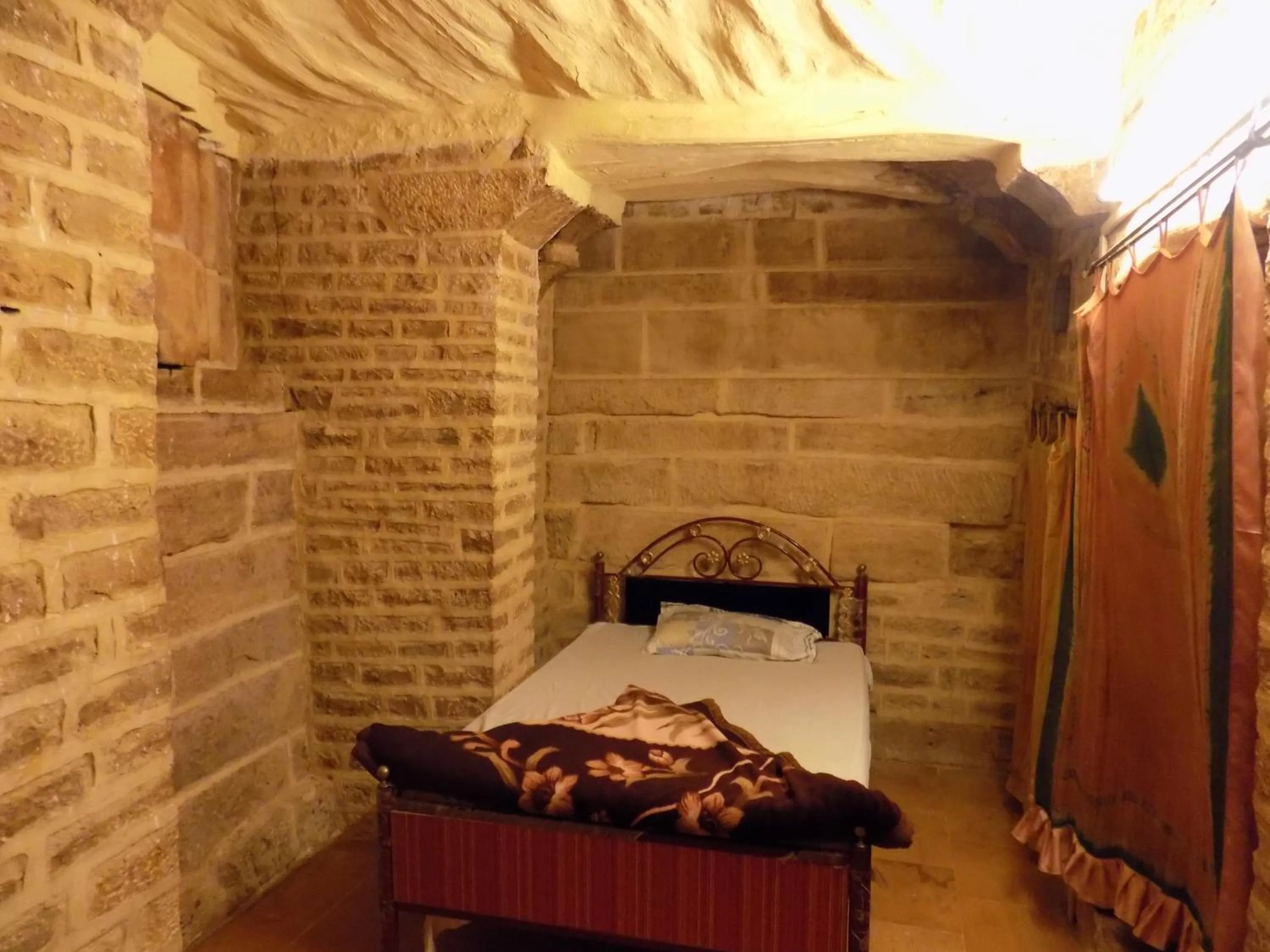 Bed in Hotel Deep Mahal