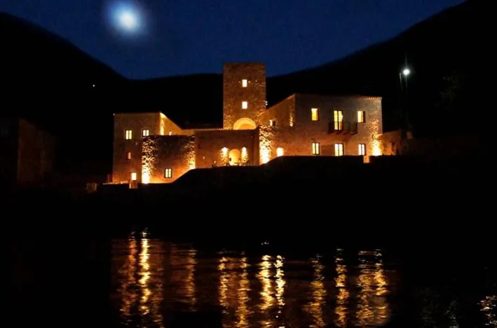 Facade/entrance in Pirgos Mavromichali