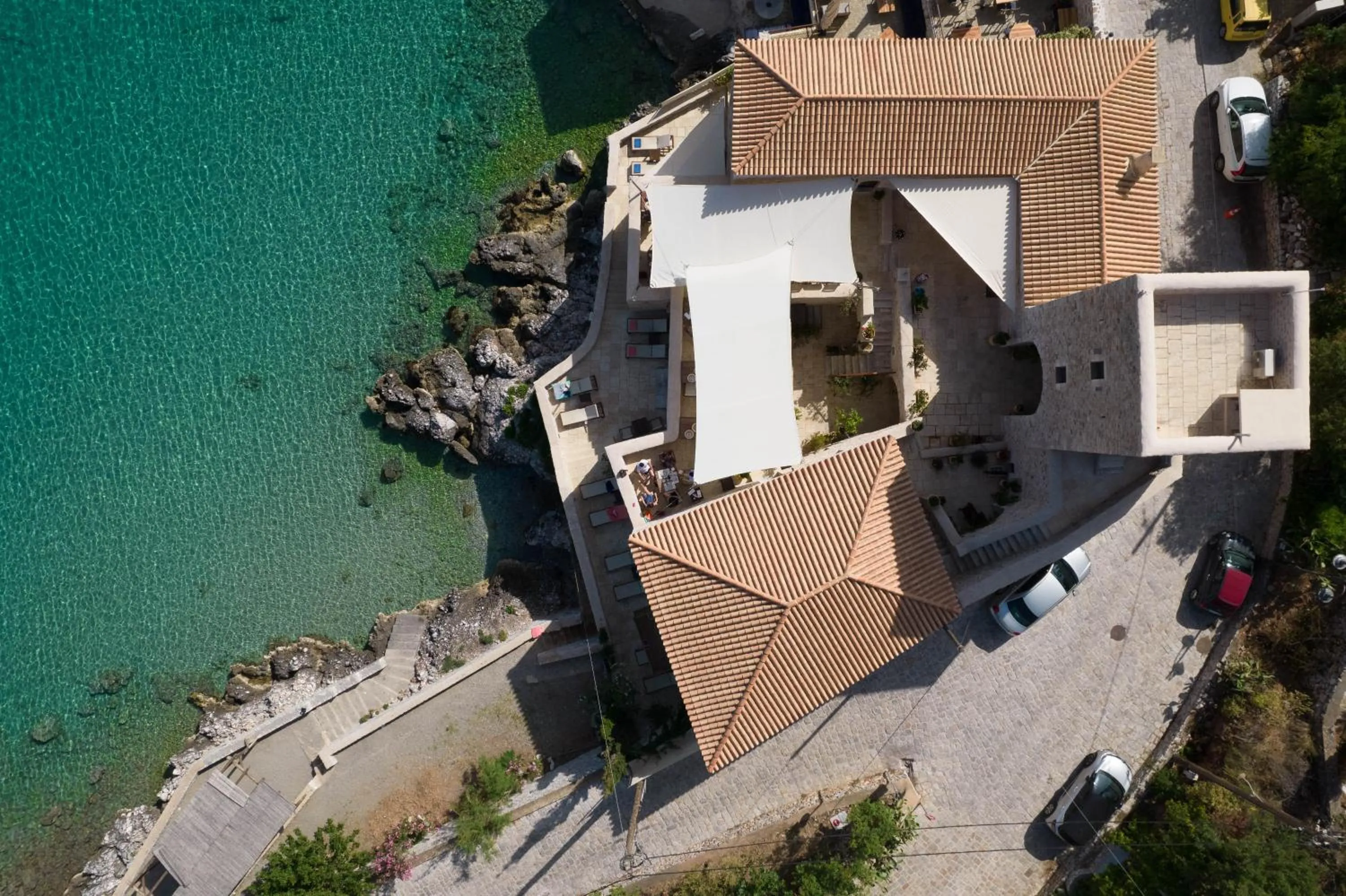 Property building in Pirgos Mavromichali