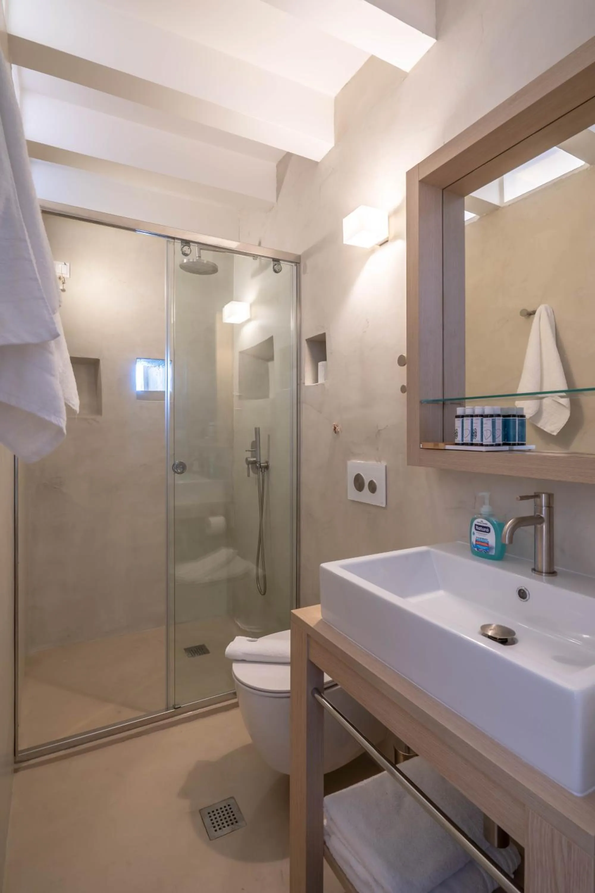 Bathroom in Pirgos Mavromichali