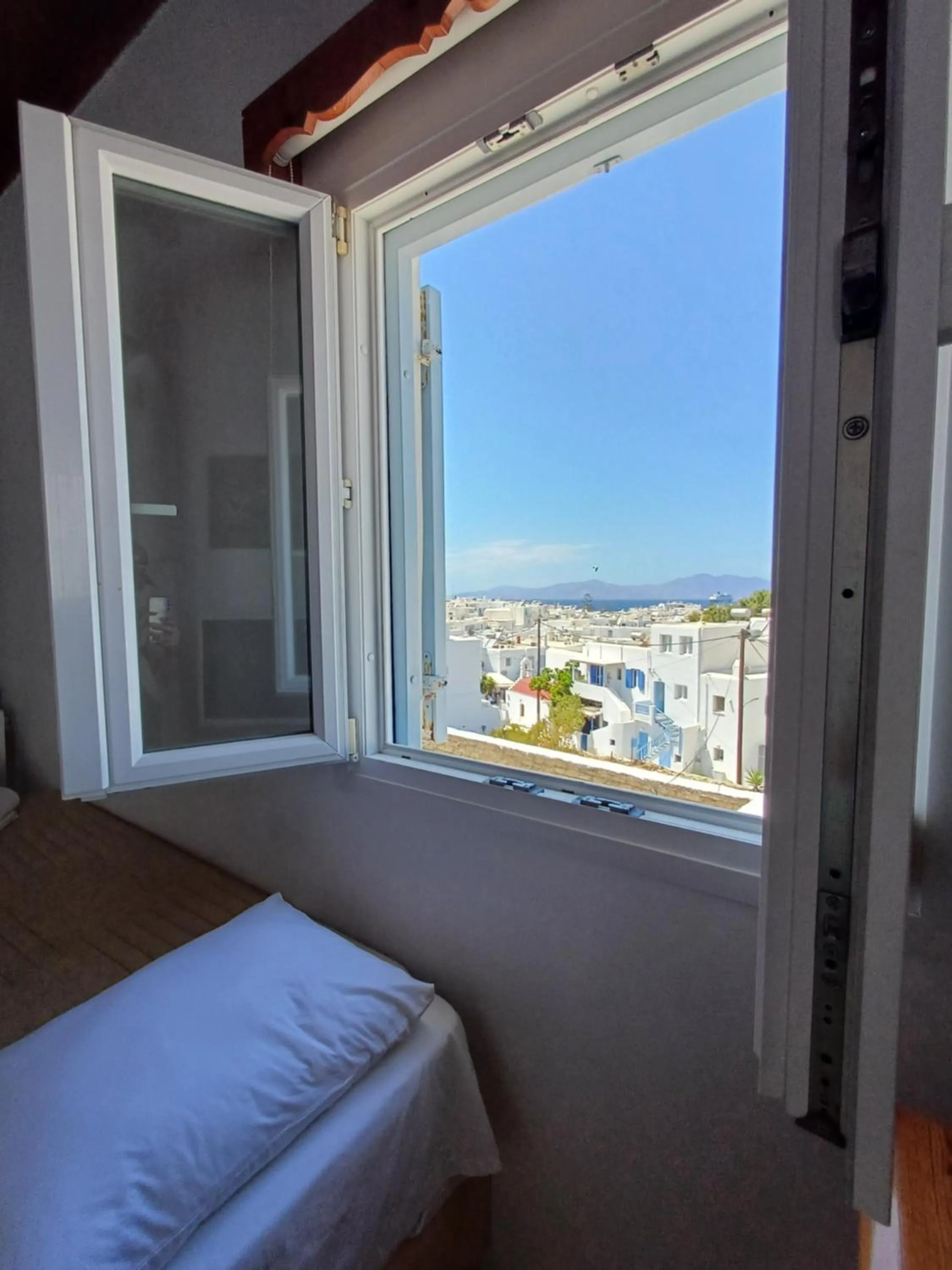 View (from property/room), Bed in Manos Rooms