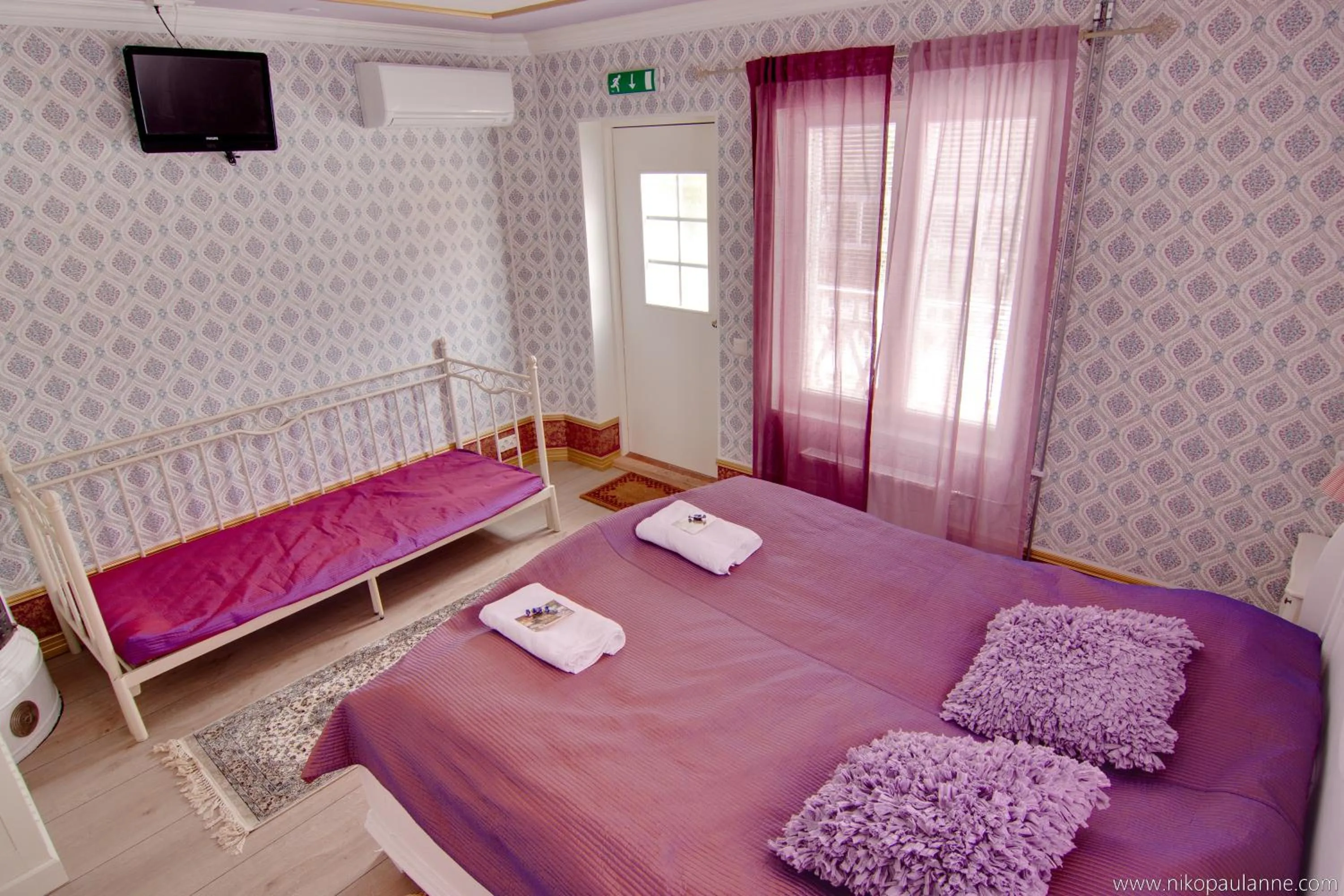 Bed in Vaihmalan Hovi