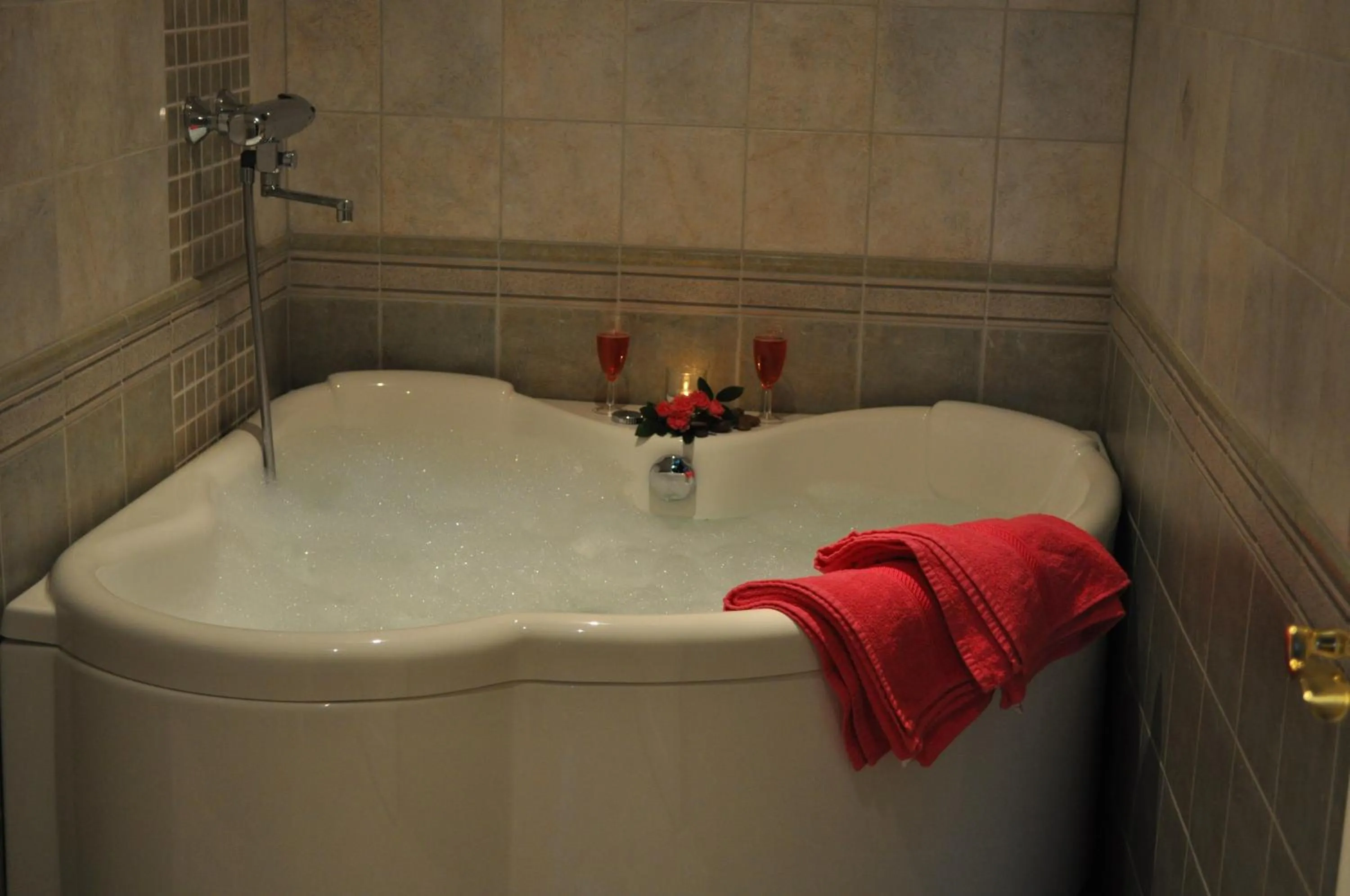 Hot Spring Bath in Vaihmalan Hovi