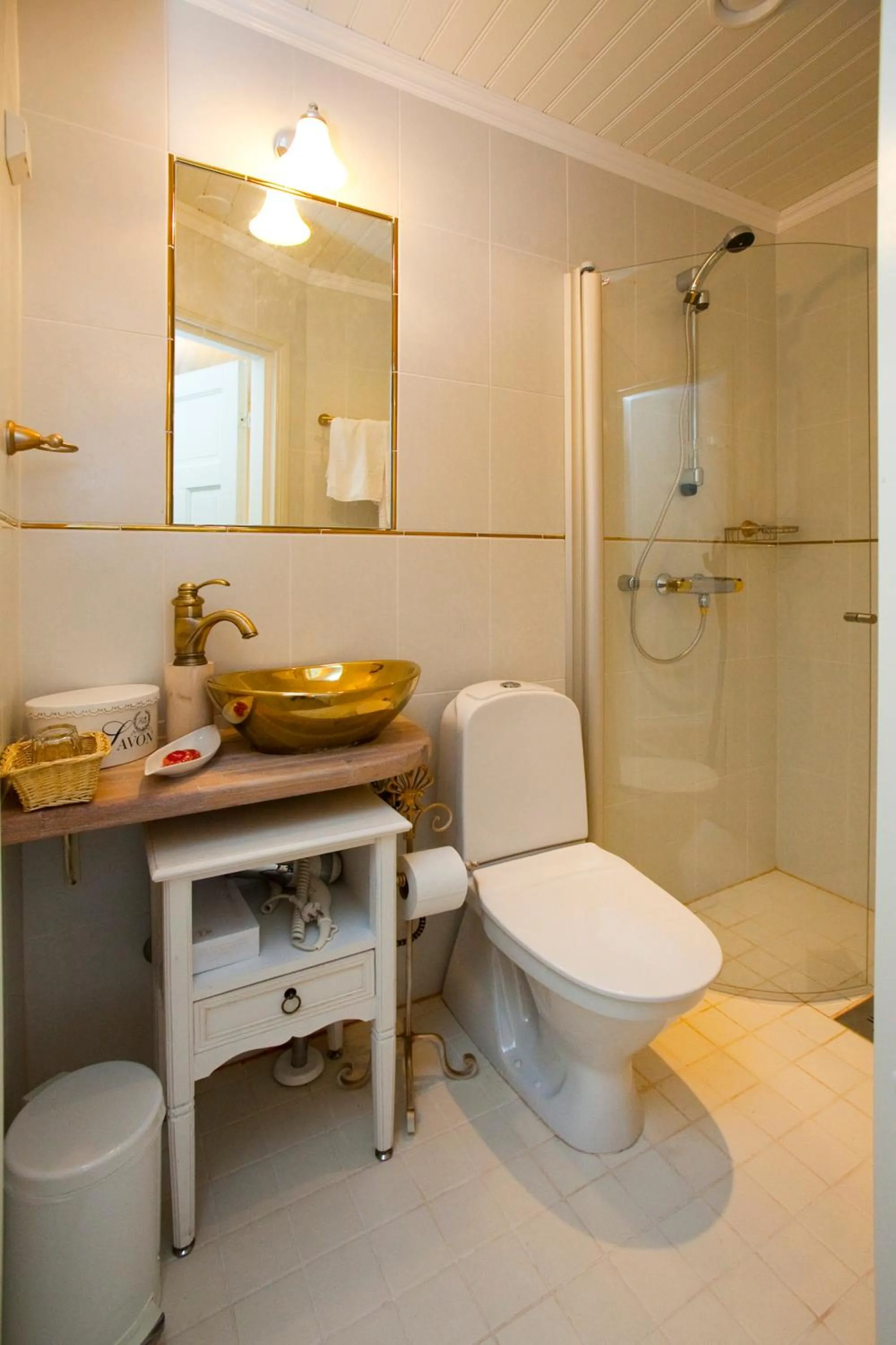 Toilet in Vaihmalan Hovi