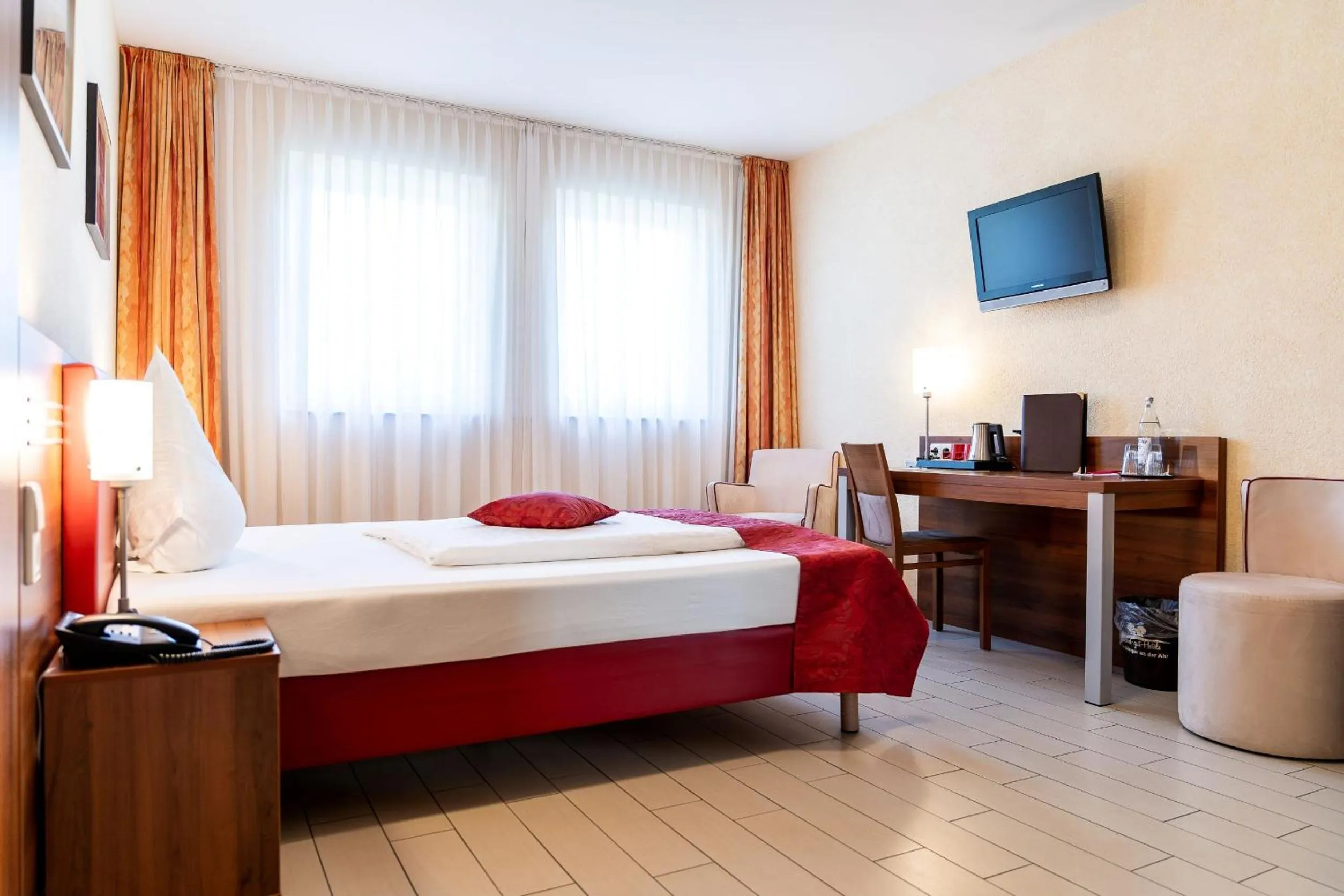 Photo of the whole room, Bed in Land-gut-Hotel am Ring