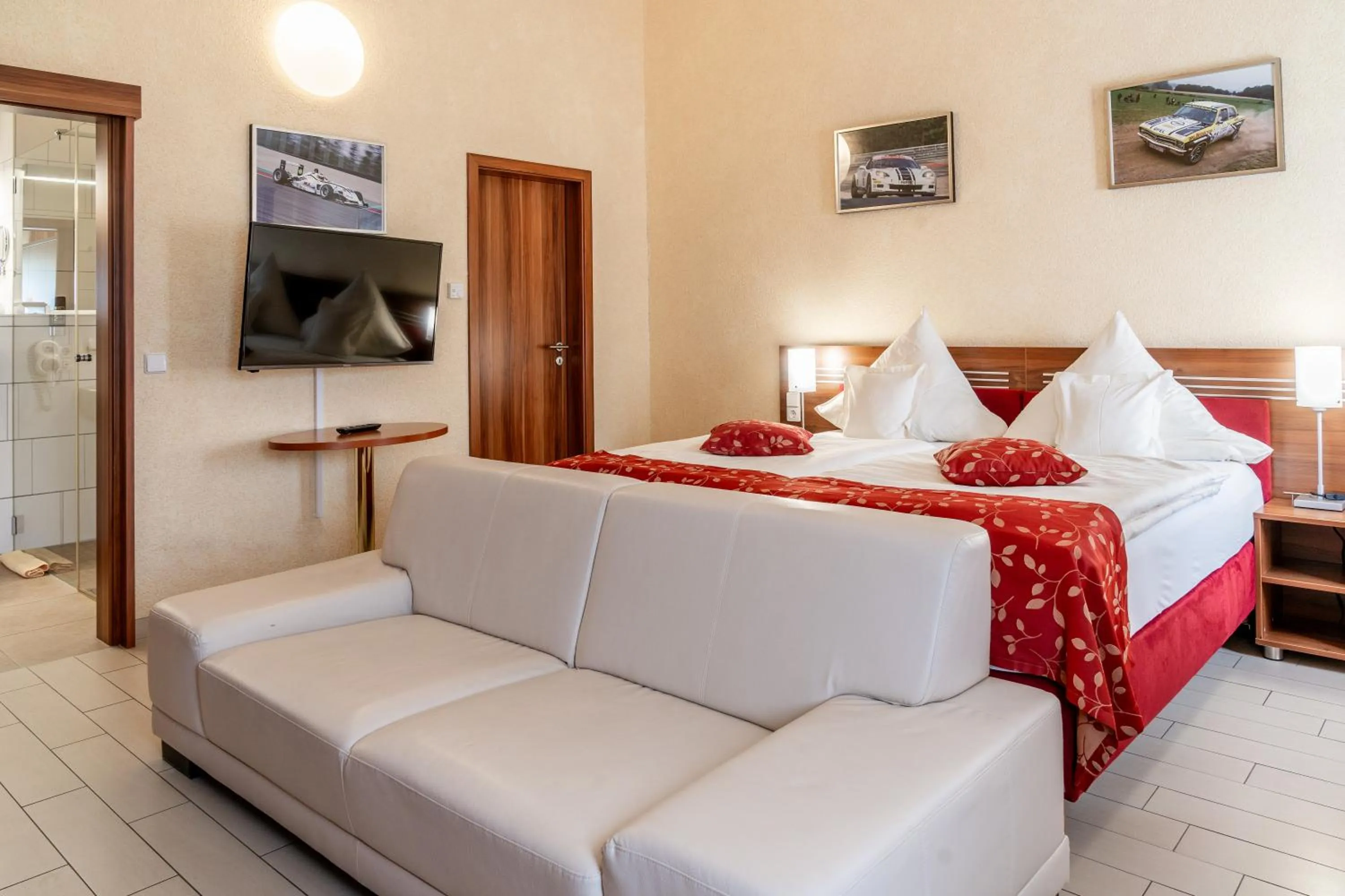 Photo of the whole room, Bed in Land-gut-Hotel am Ring