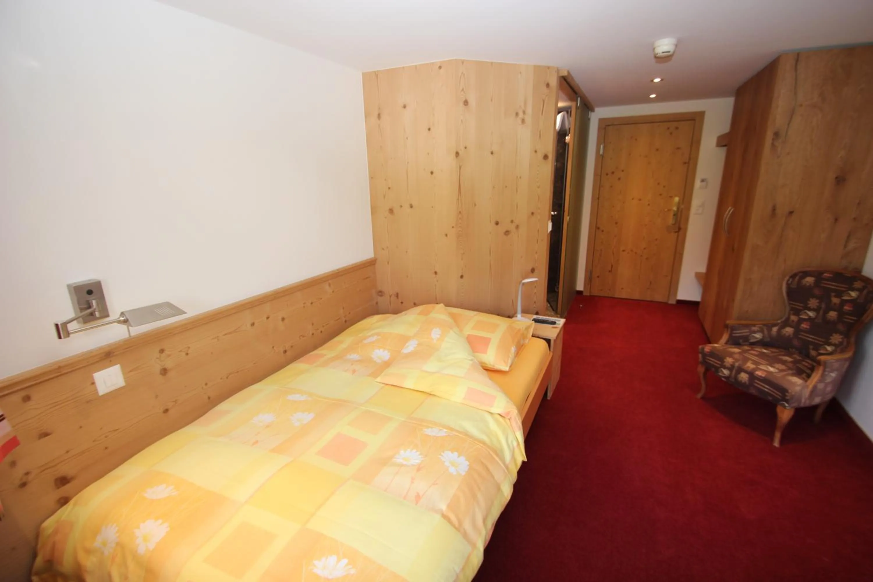 Photo of the whole room, Bed in Hotel Gspan