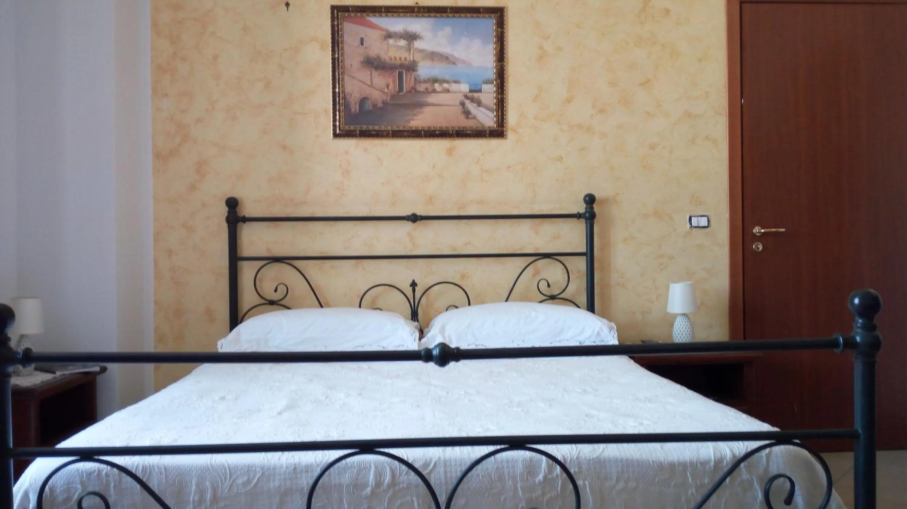 Bed in Annabella's Country House