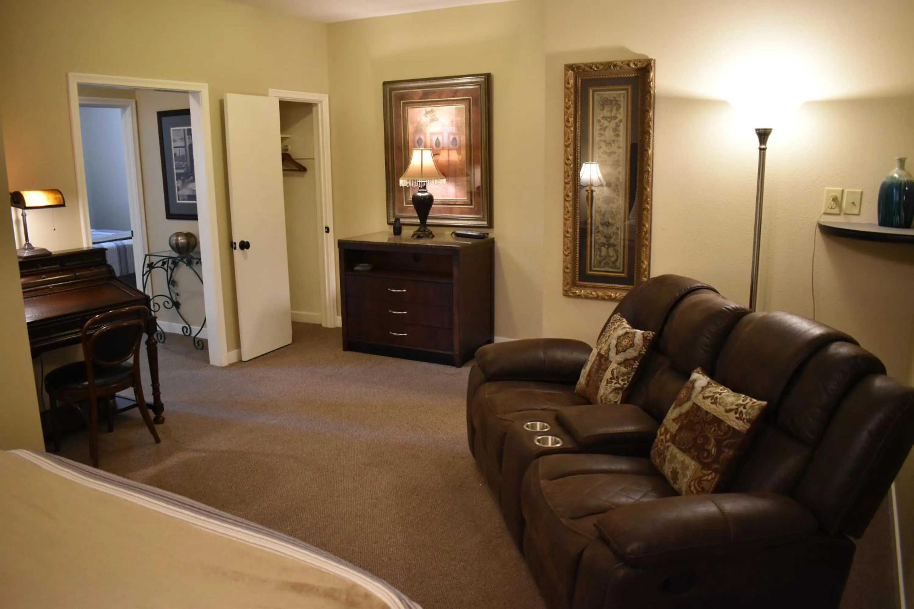 Silver Horseshoe Inn