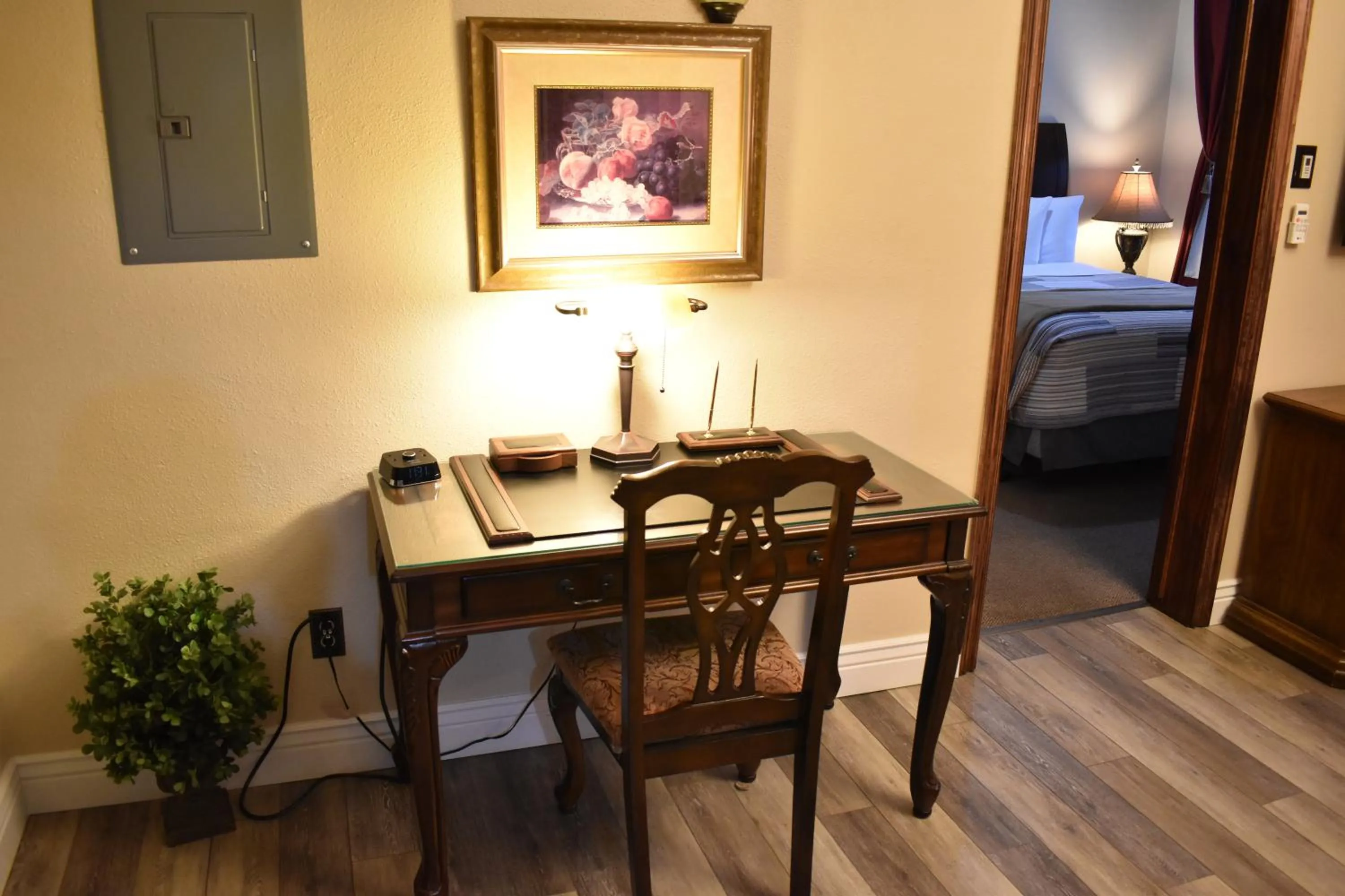 Bed in Silver Horseshoe Inn