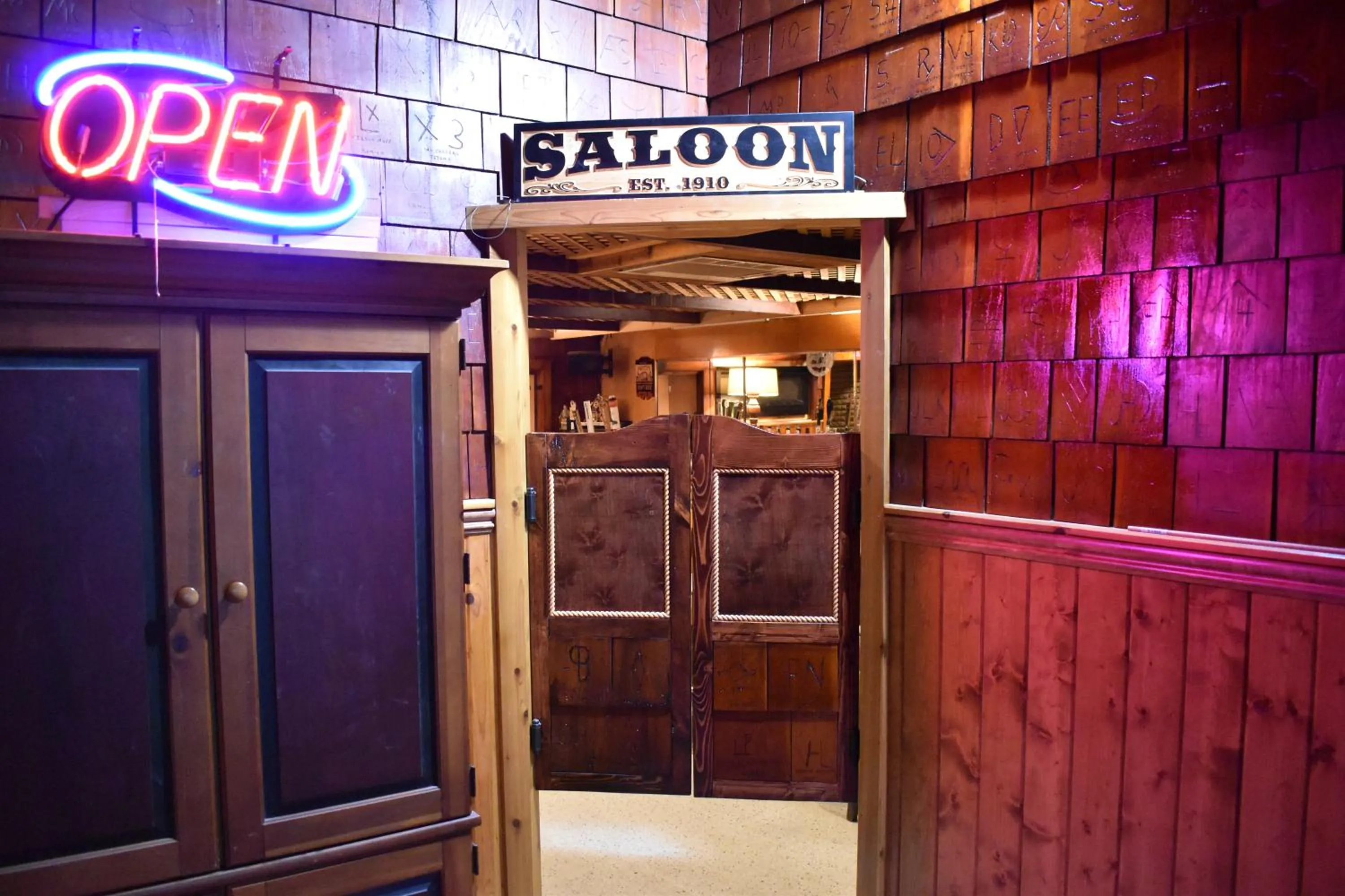 Nightclub / DJ in Silver Horseshoe Inn