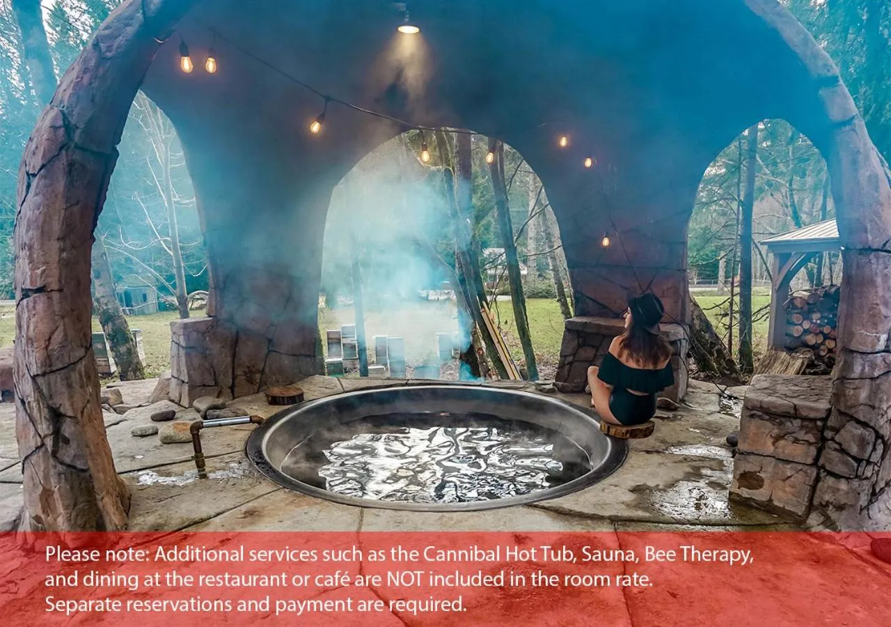 Hot Tub in Paradise Village