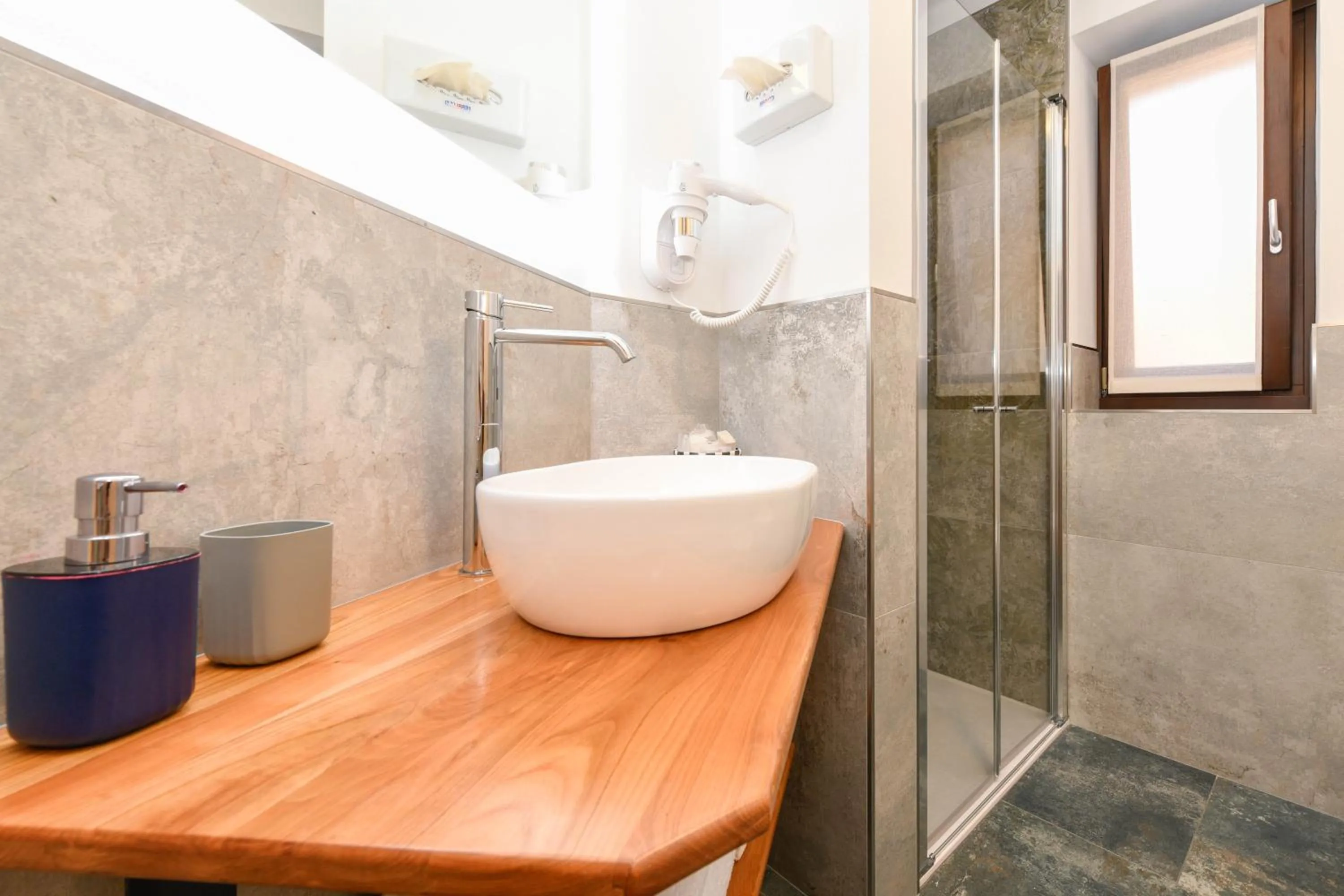 Shower in Hotel Denny