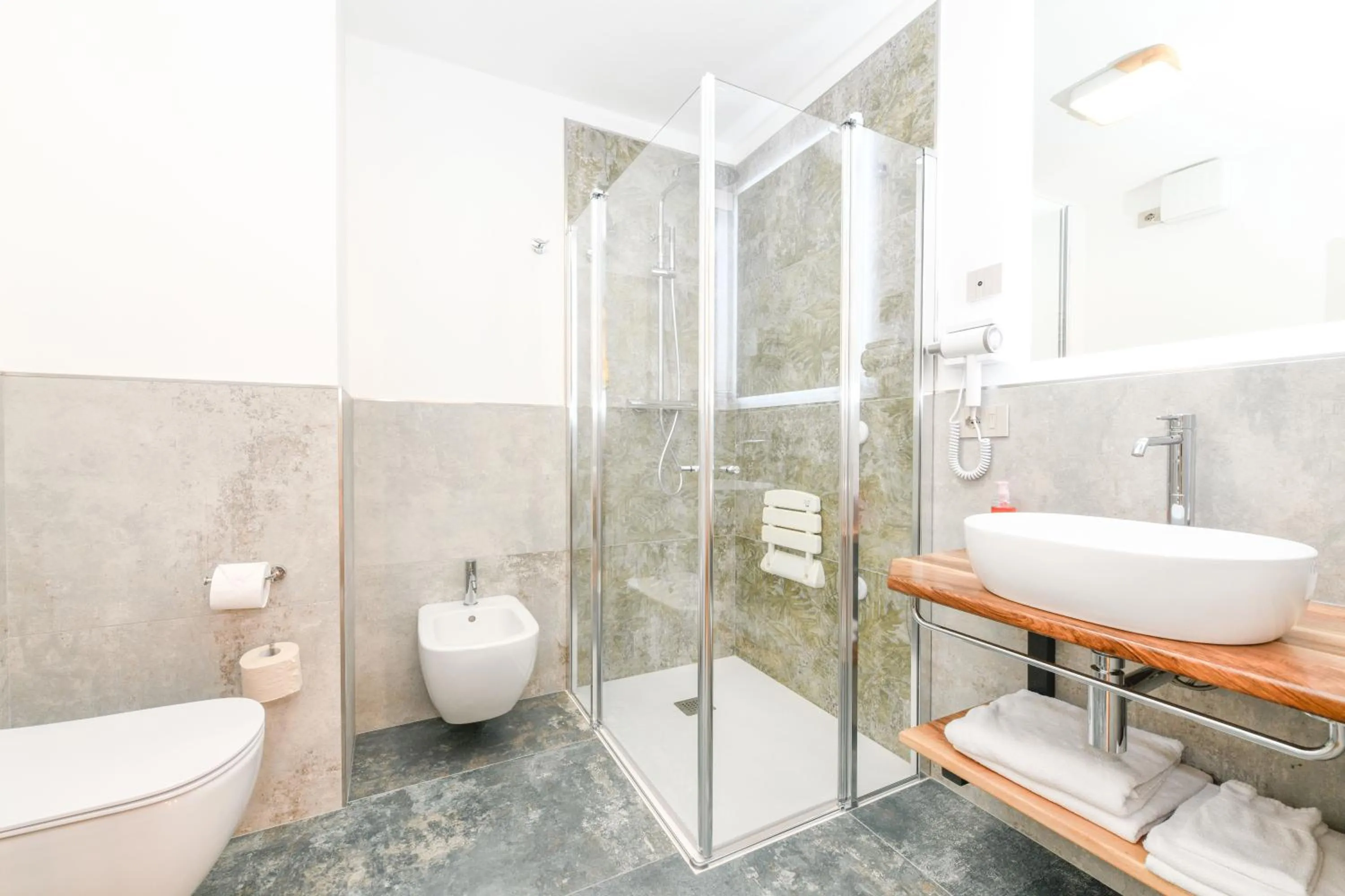 Bathroom in Hotel Denny