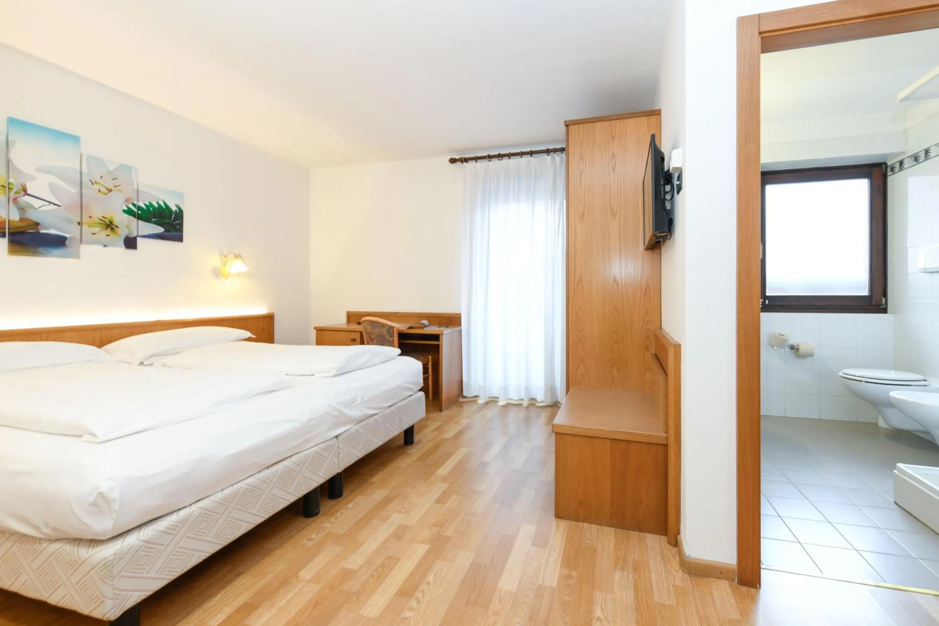 Bedroom, Bed in Hotel Denny