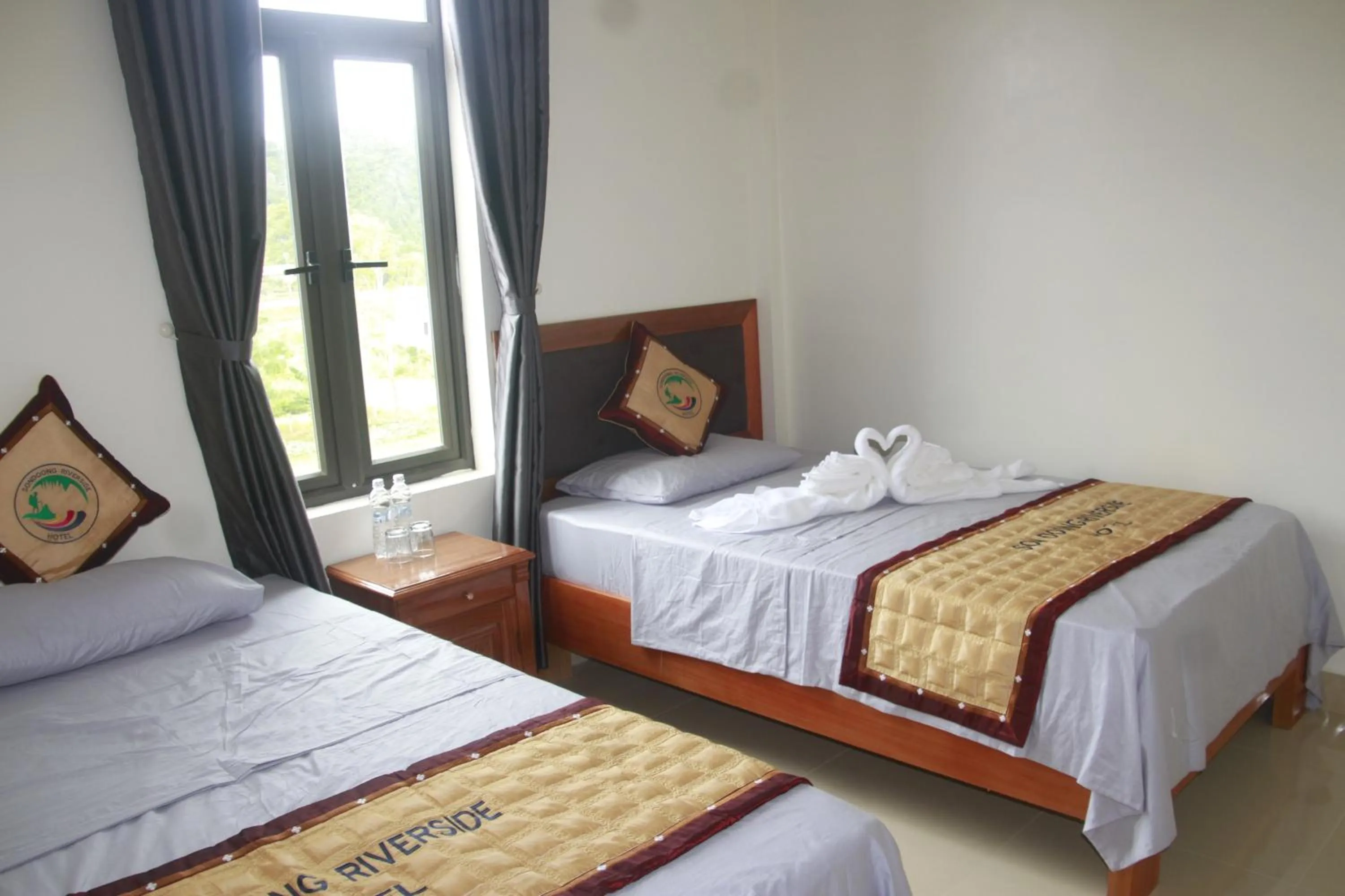 Photo of the whole room, Bed in Son Doong Riverside