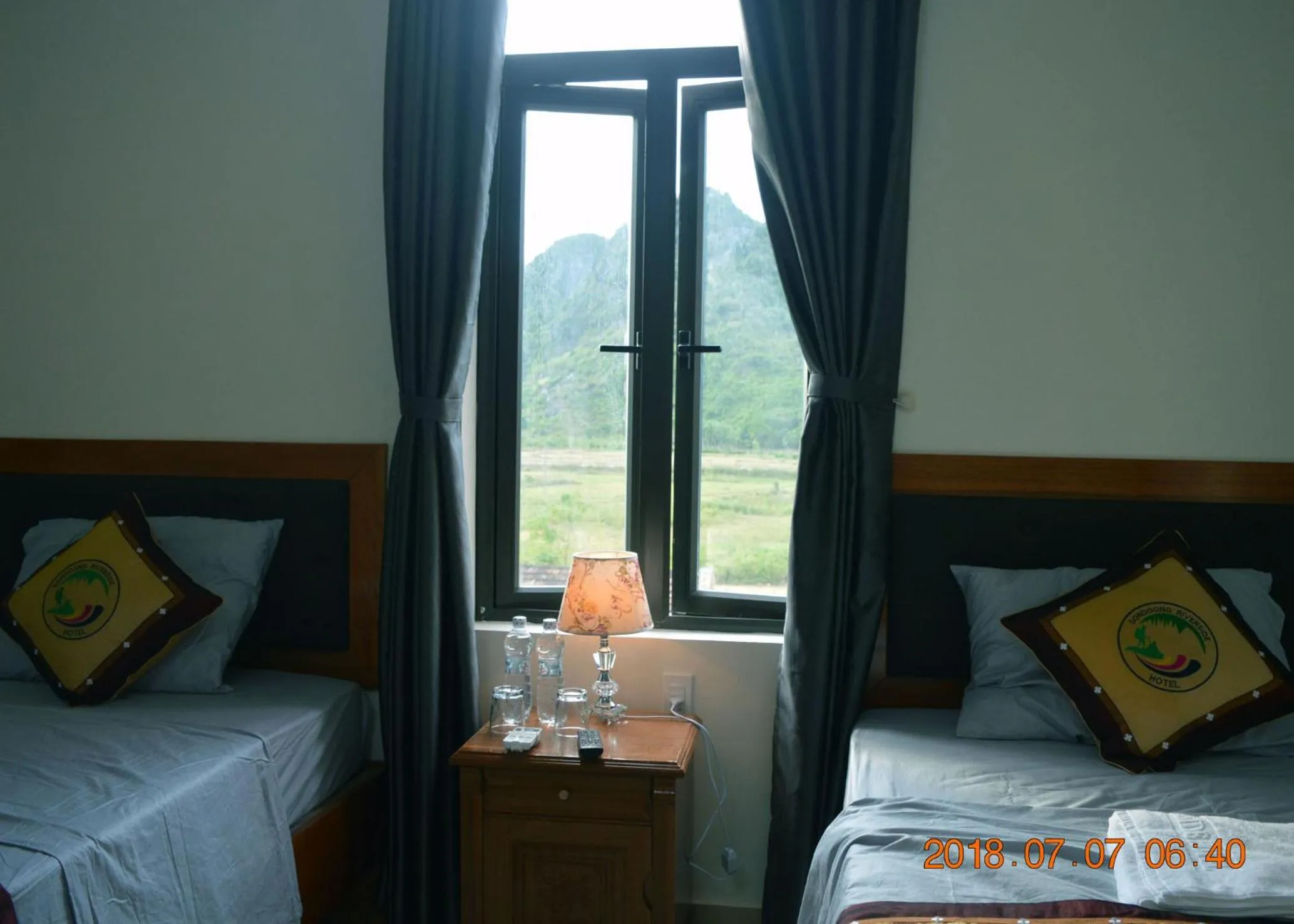 Mountain view, Bed in Son Doong Riverside