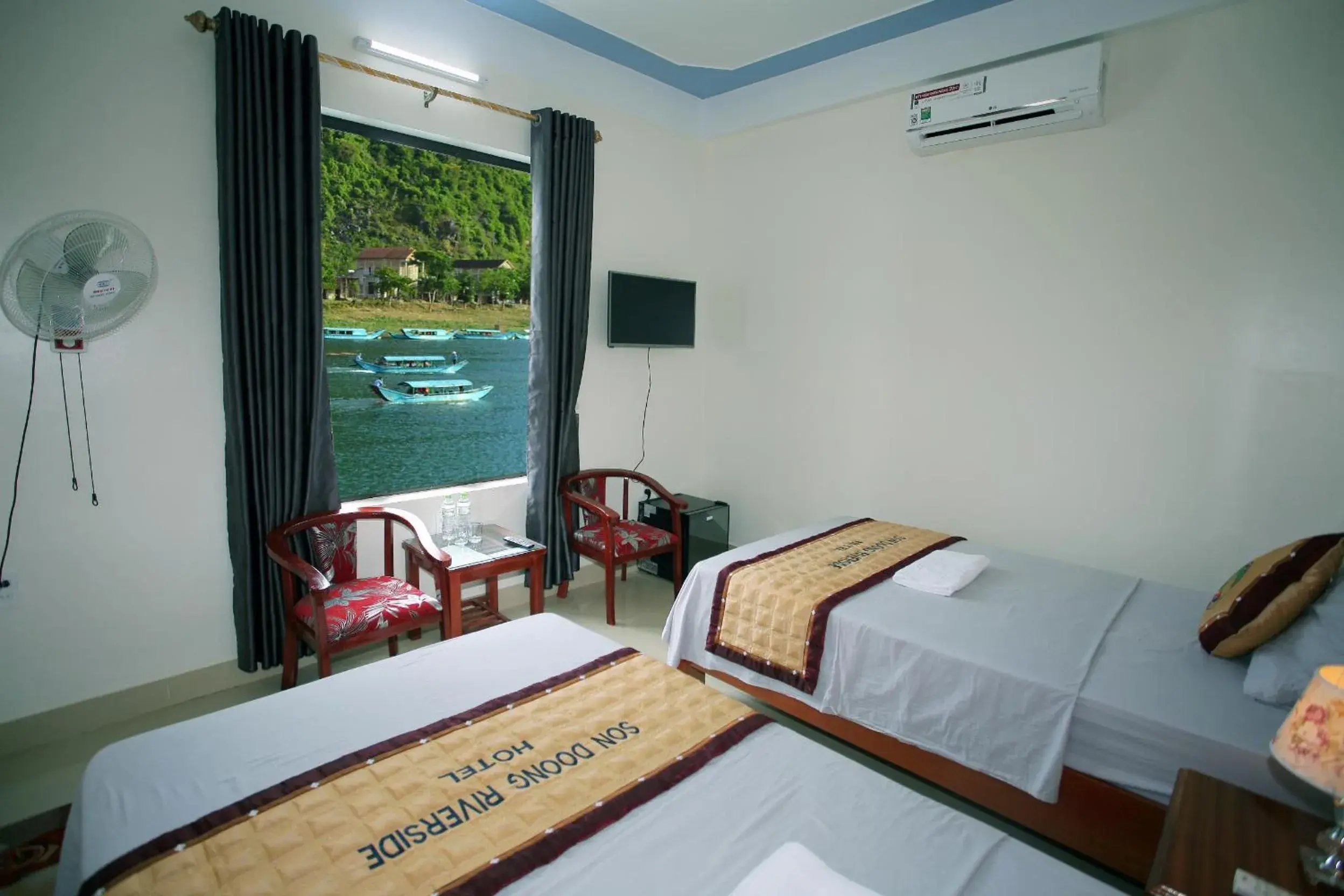 Deluxe Double or Twin Room with River View in Son Doong Riverside Deluxe Double or Twin Room with River View in Son Doong Riverside