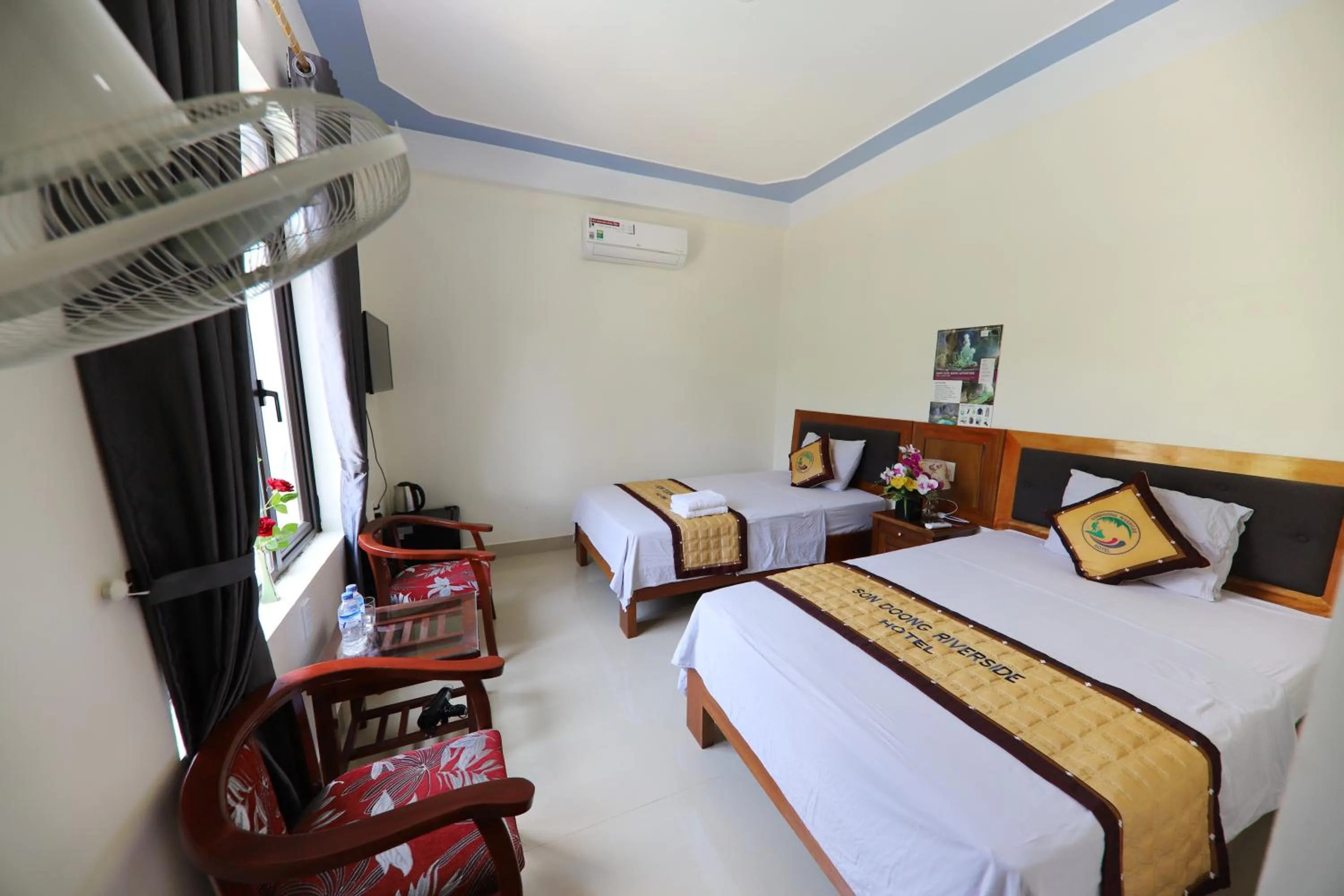 Photo of the whole room, Bed in Son Doong Riverside