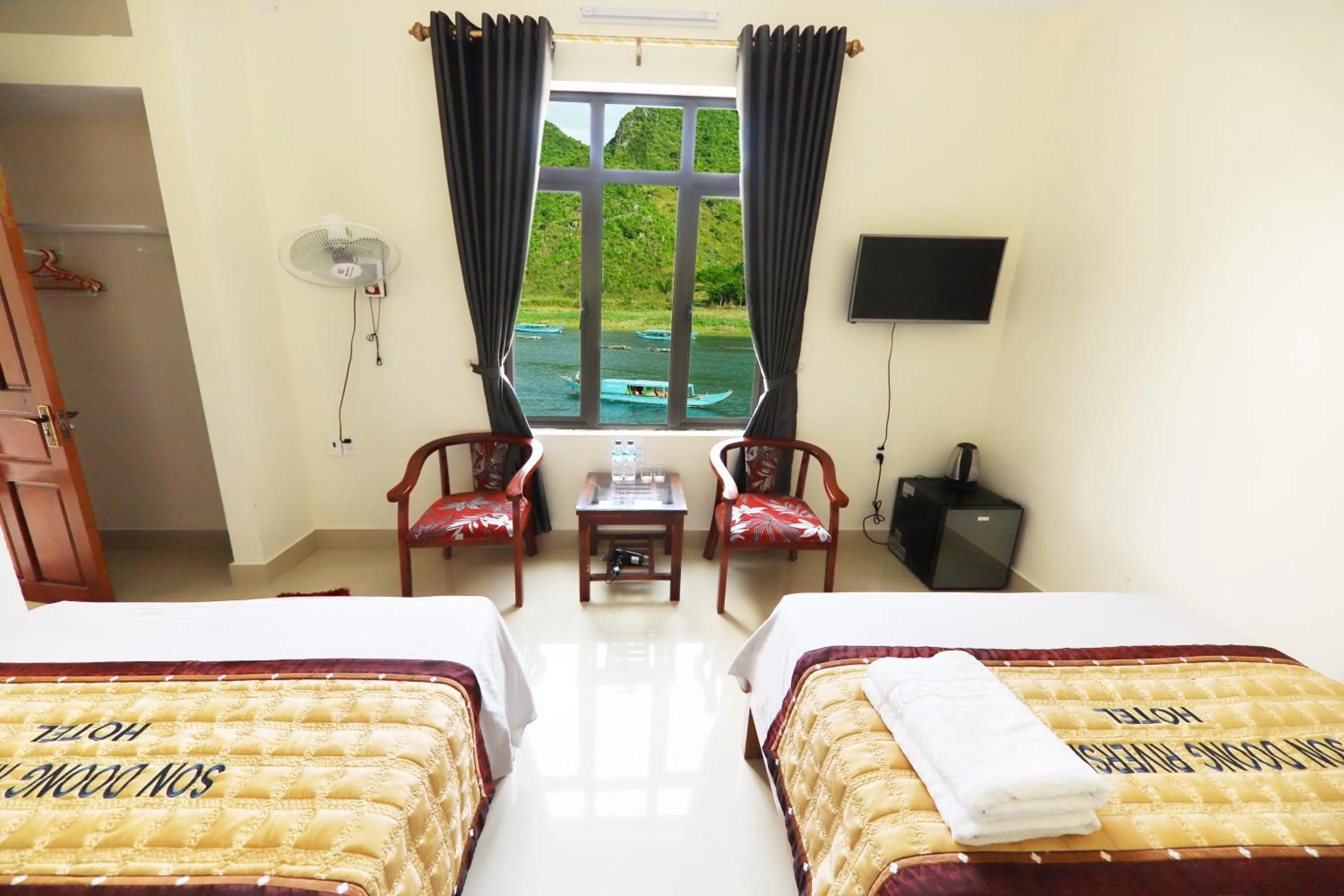 Bed in Son Doong Riverside