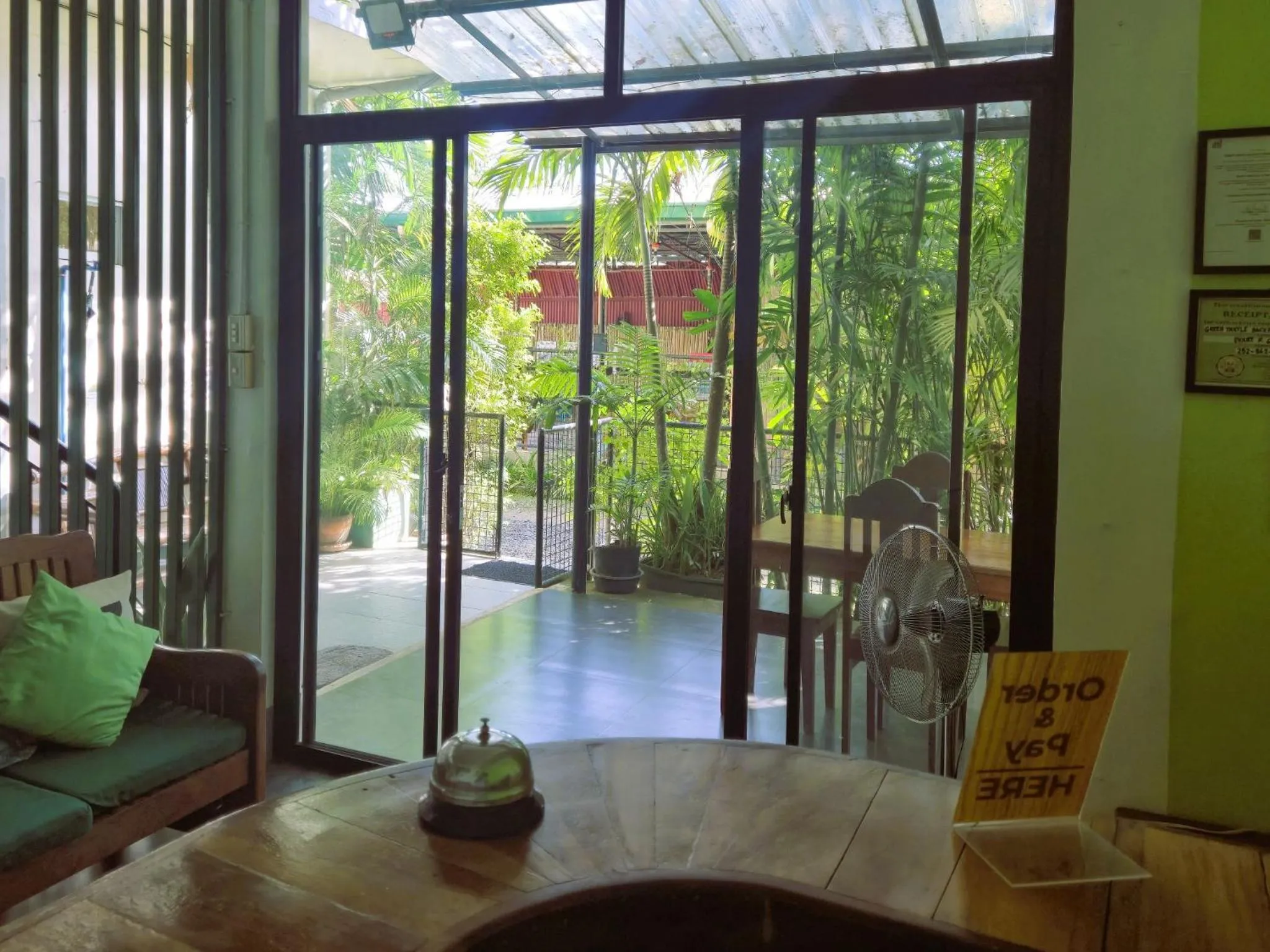 Lobby or reception in Green Turtle Backpackers Guesthouse, Puerto Princesa