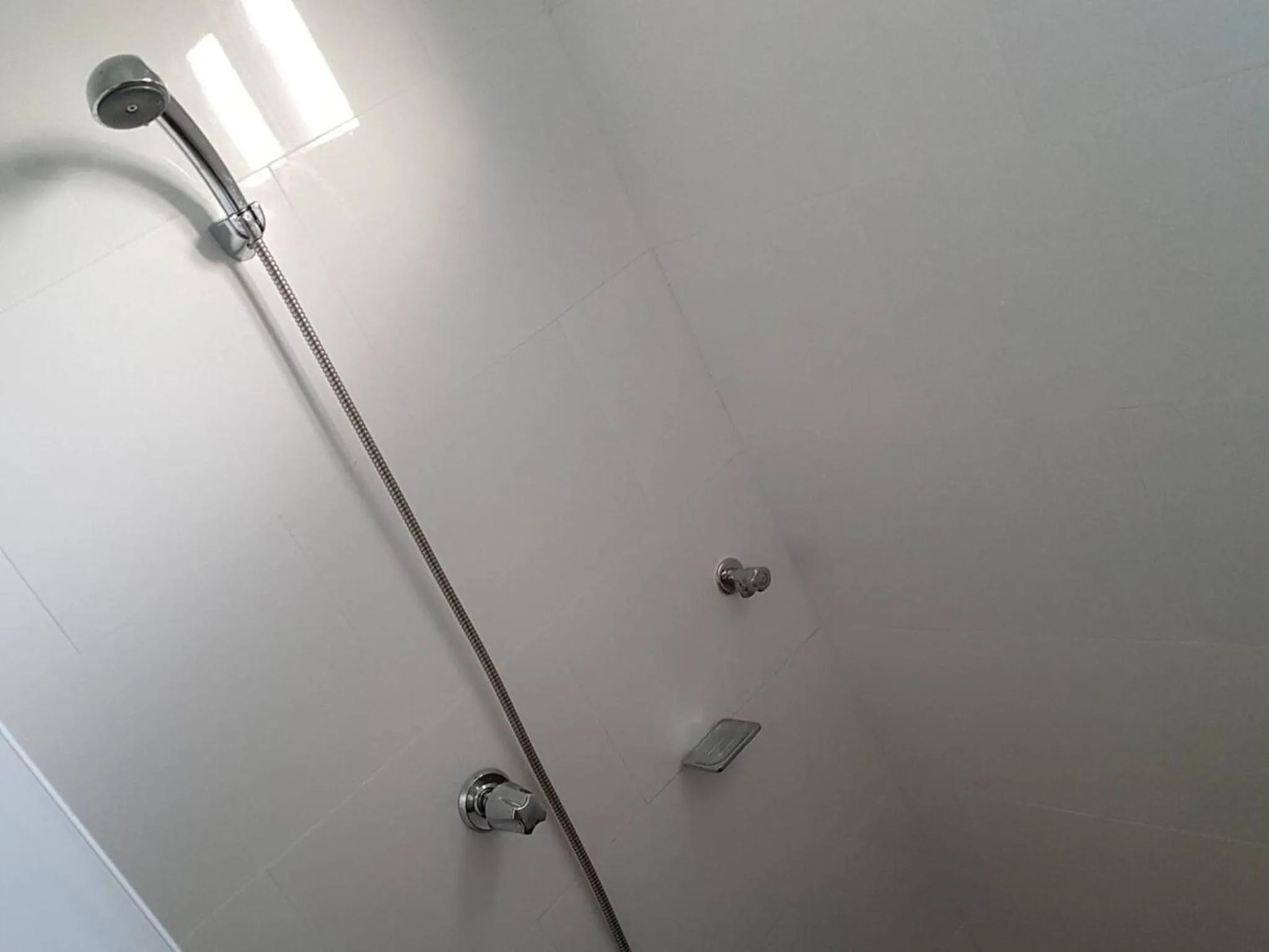 Shower in Green Turtle Backpackers Guesthouse, Puerto Princesa